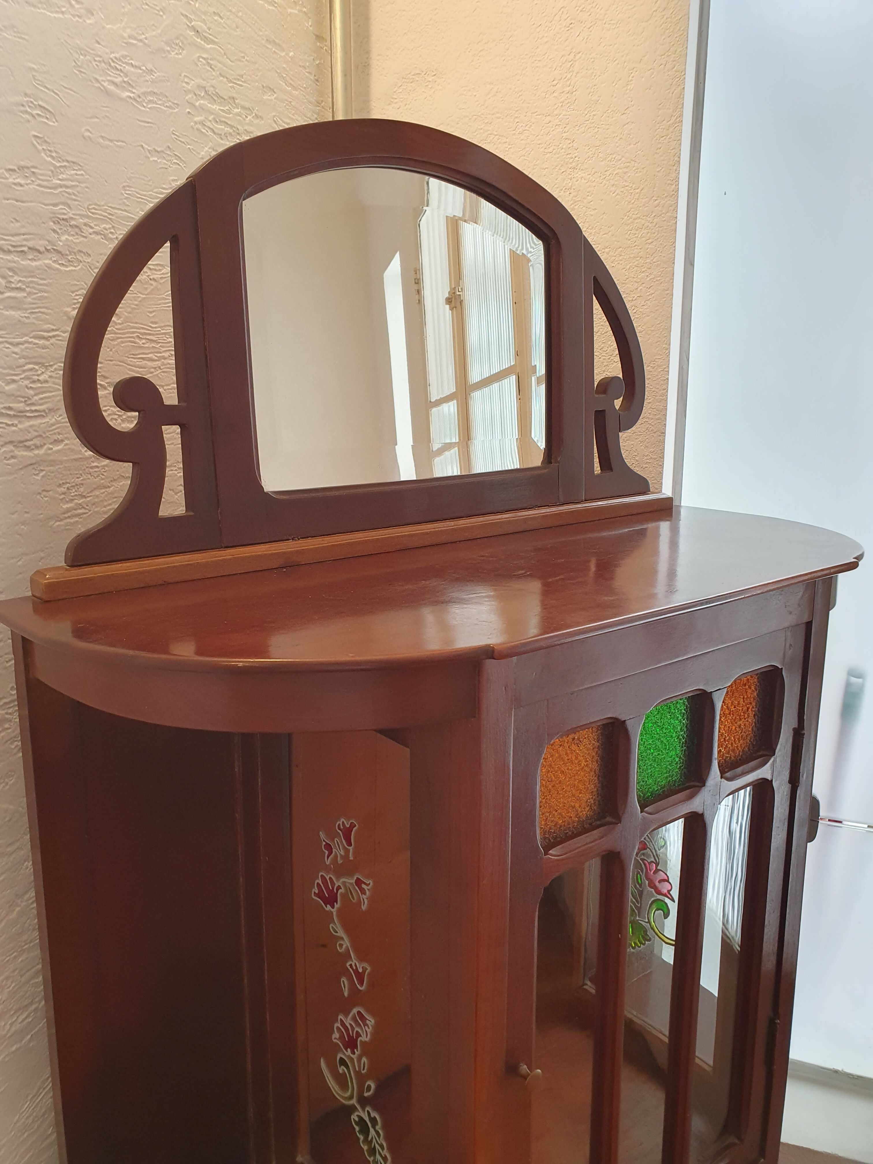 ANTIGA VITRINE (PEQUENA CRISTALEIRA)