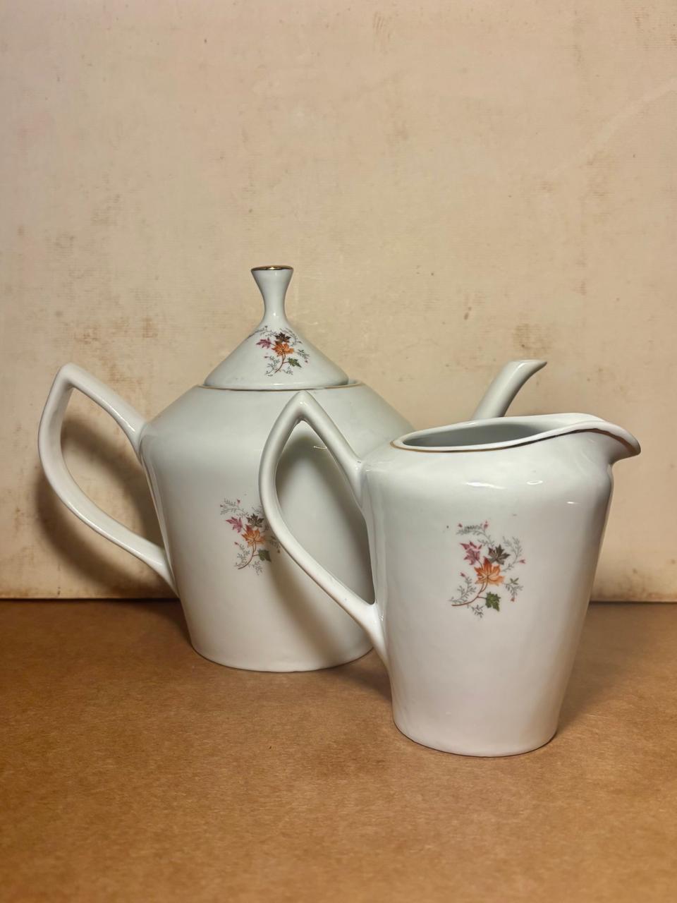 Bule de chá com tampa e leiteira Pozzani com motivos de folha e flor (DMCPS_387)