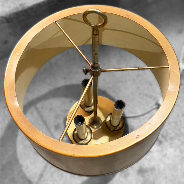Abajur Mid Century em metal com cúpula dourada