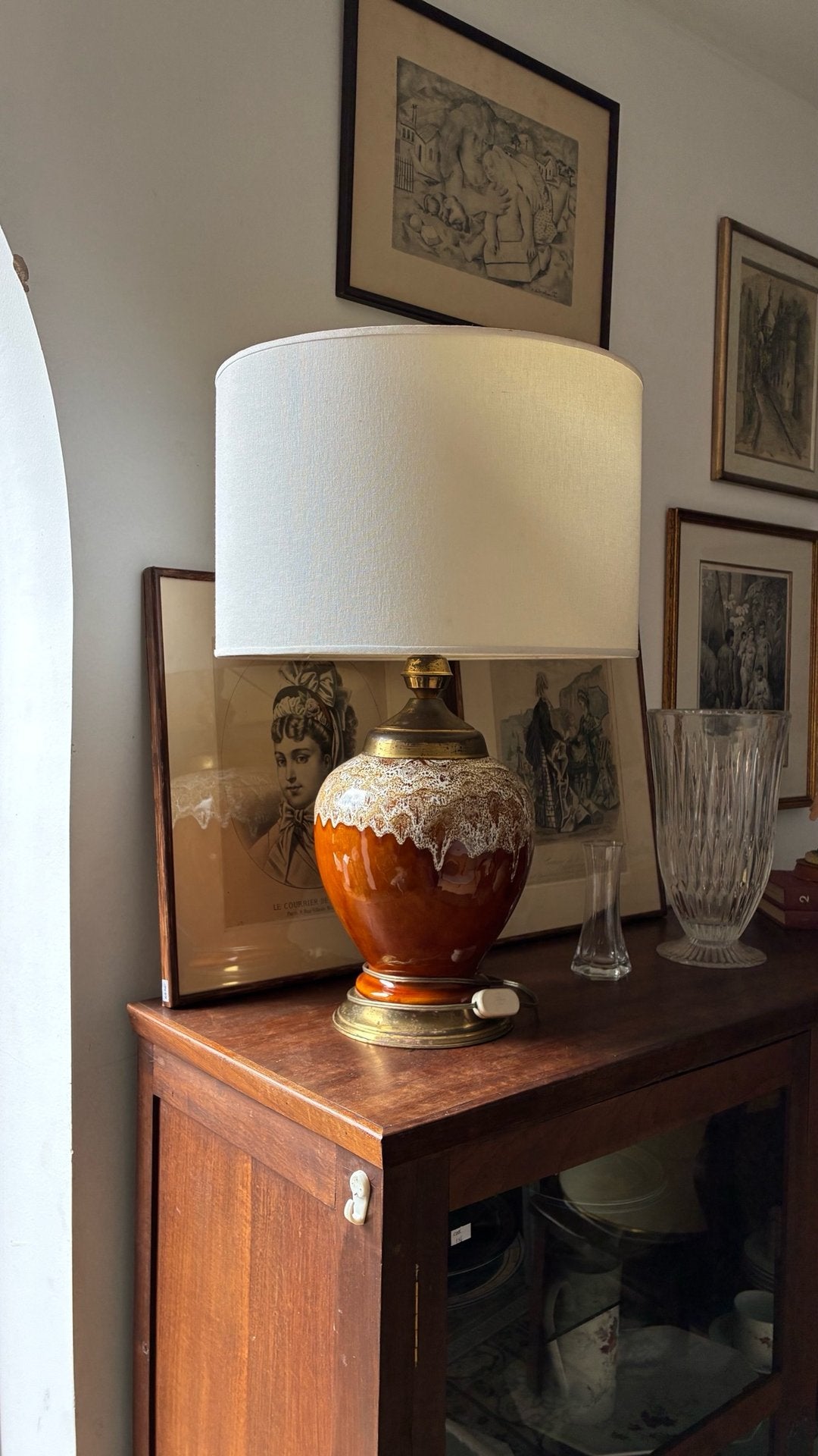 Luminária de Mesa com Base em Cerâmica Esmaltada