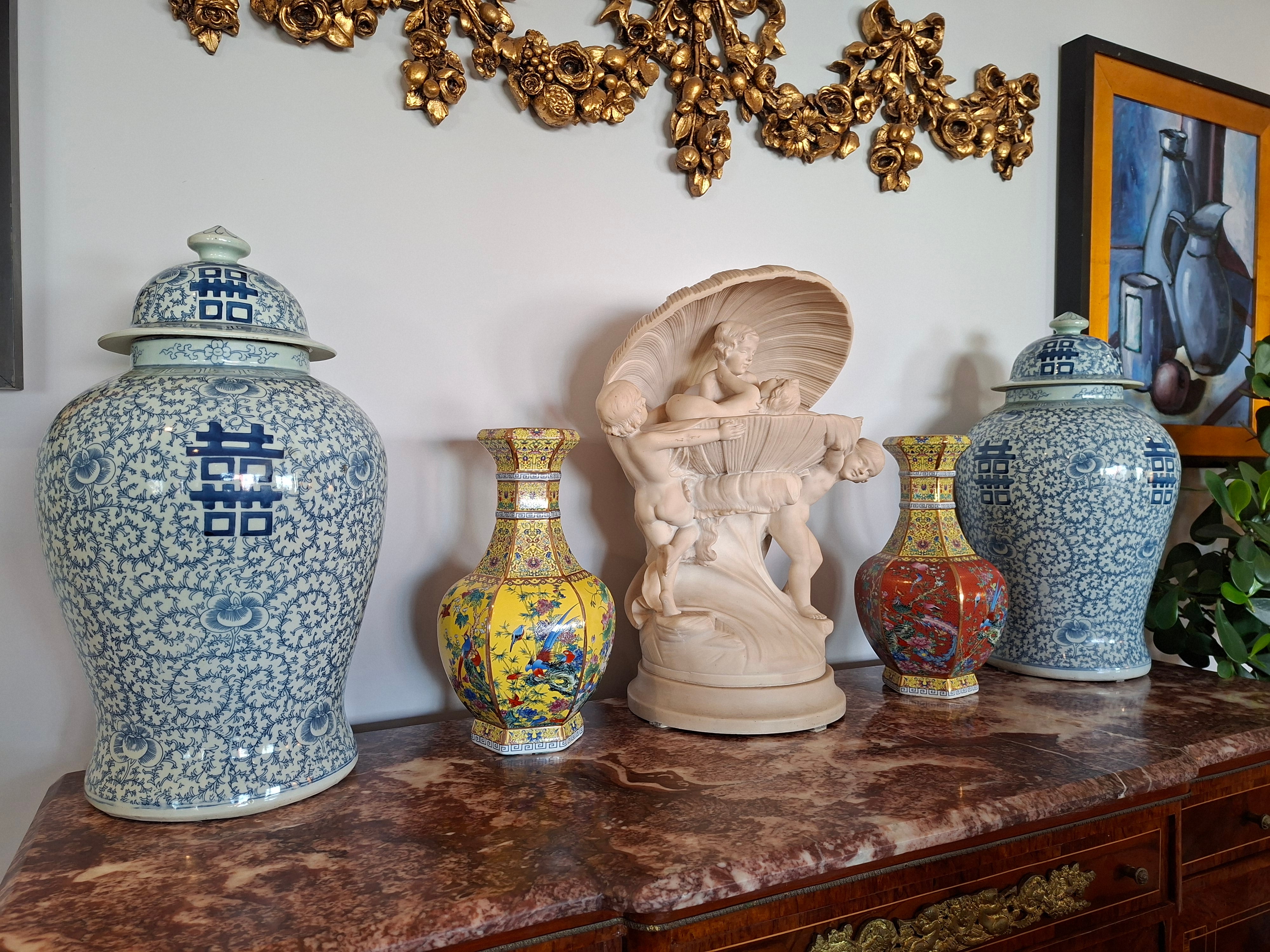 Par de Potiches Chineses em Porcelana Azul e Branca – Dupla Felicidade
