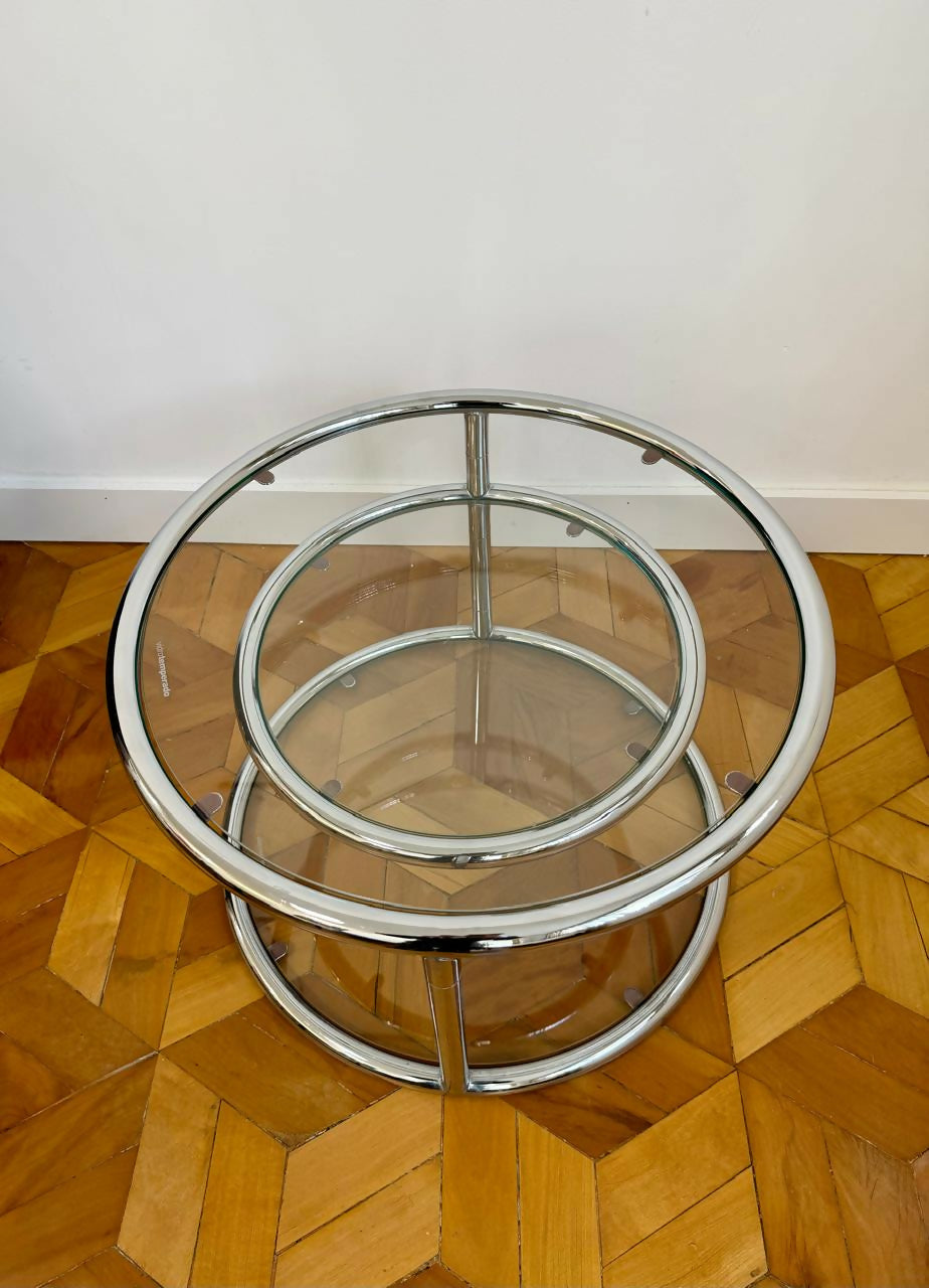 Linda mesa com estrutura tubular cromada, desenho circular.
