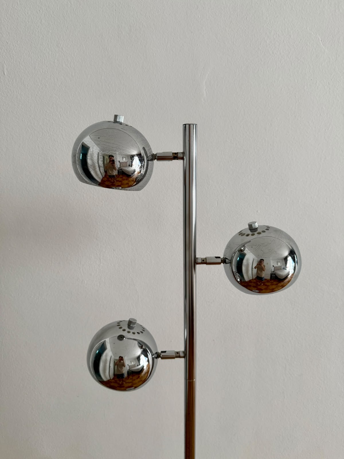 Luminária de piso cromada anos 80 "Bolinha"