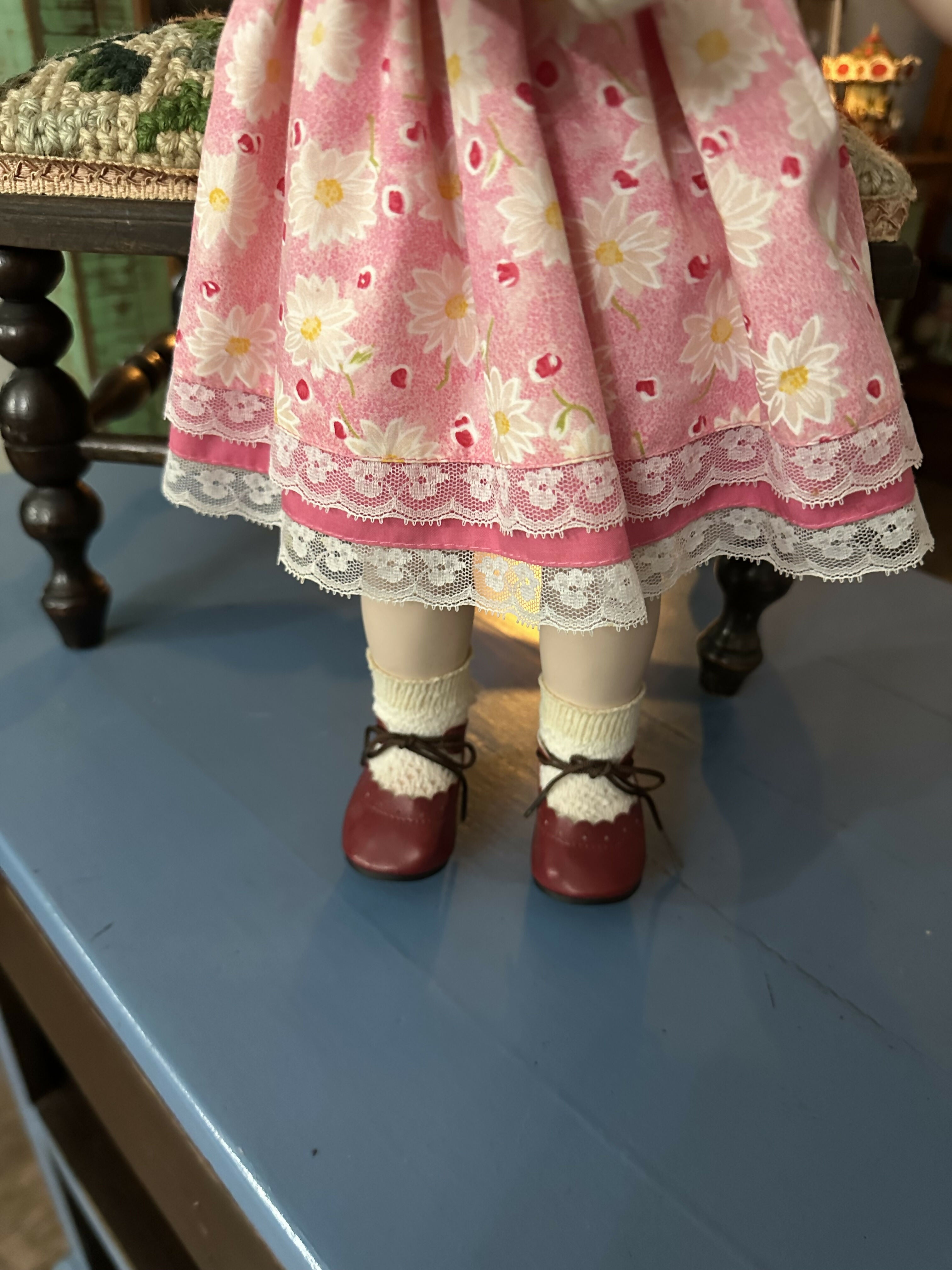 GLORIA LIVY - PORCELANA - GERMANY - Boneca alemã de coleção Cherry- Artisan