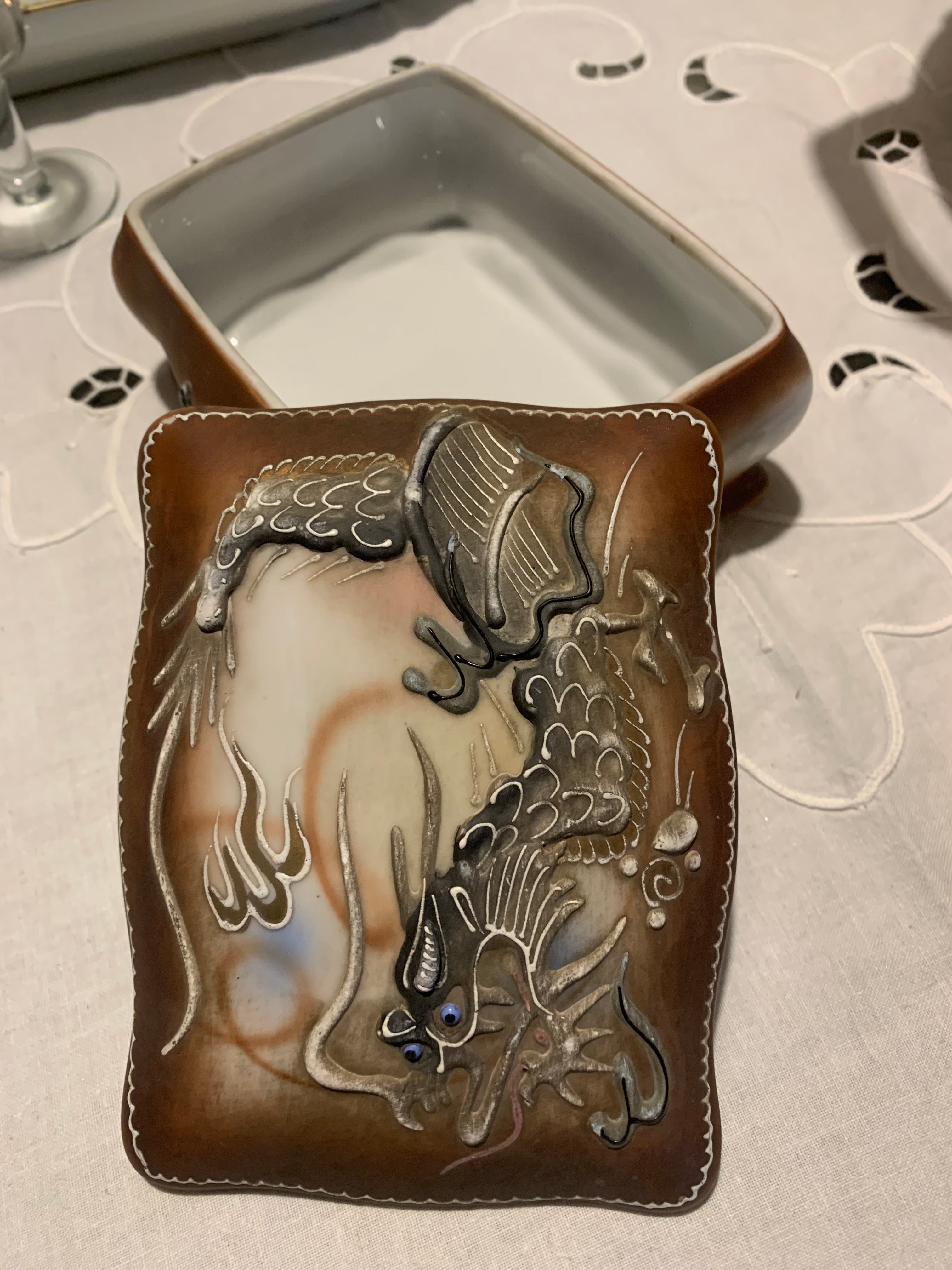 Caixinha porcelana japonesa dragão