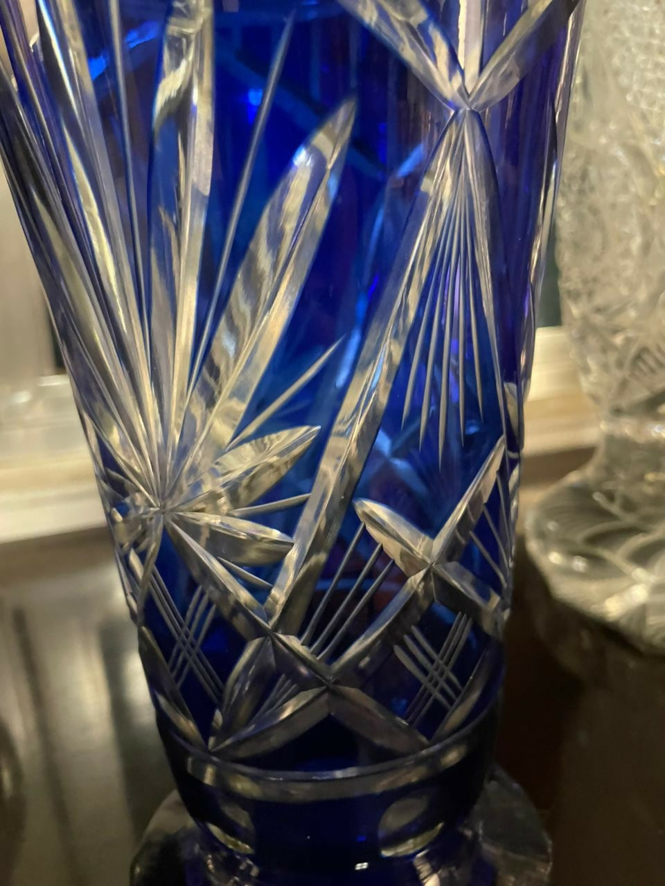 Grande Vaso em Cristal Lapidado Azul Cobalto da Bohemia