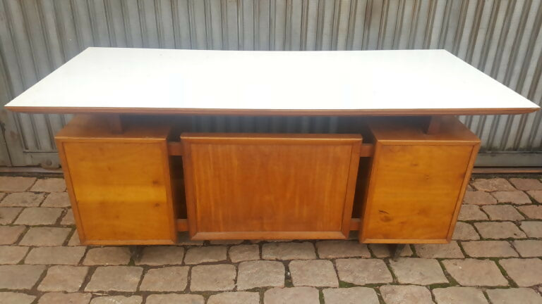 Escrivaninha em Caviúna anos 60