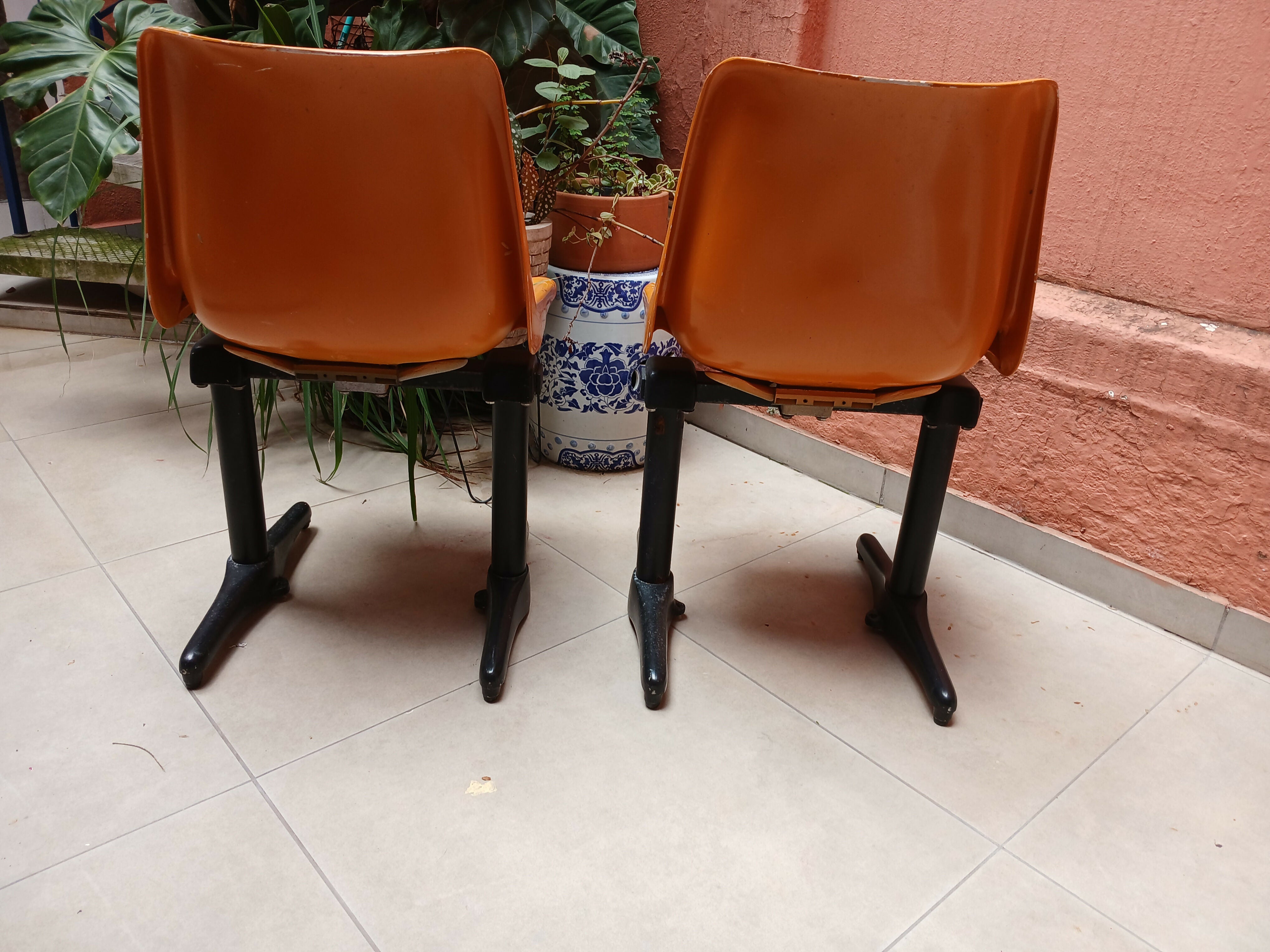 Par de cadeiras retrô laranja