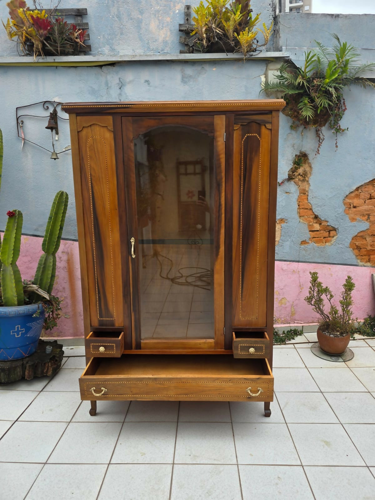 Guarda Roupa centenário em marchetaria e vidro bisotê