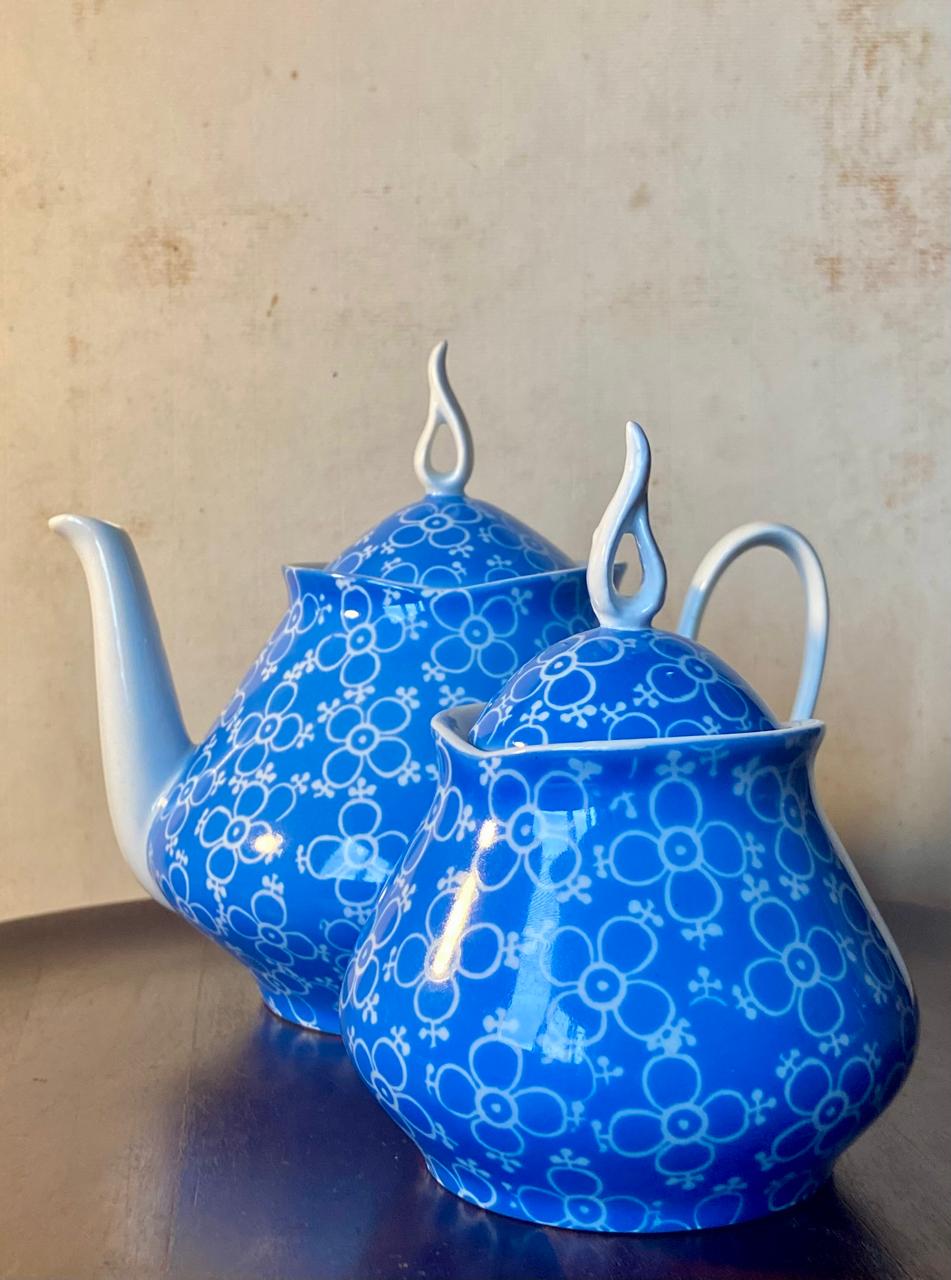 Bule e açucareiro Porcelana Real em porcelana azul com decoração floral (DMCPS_272)