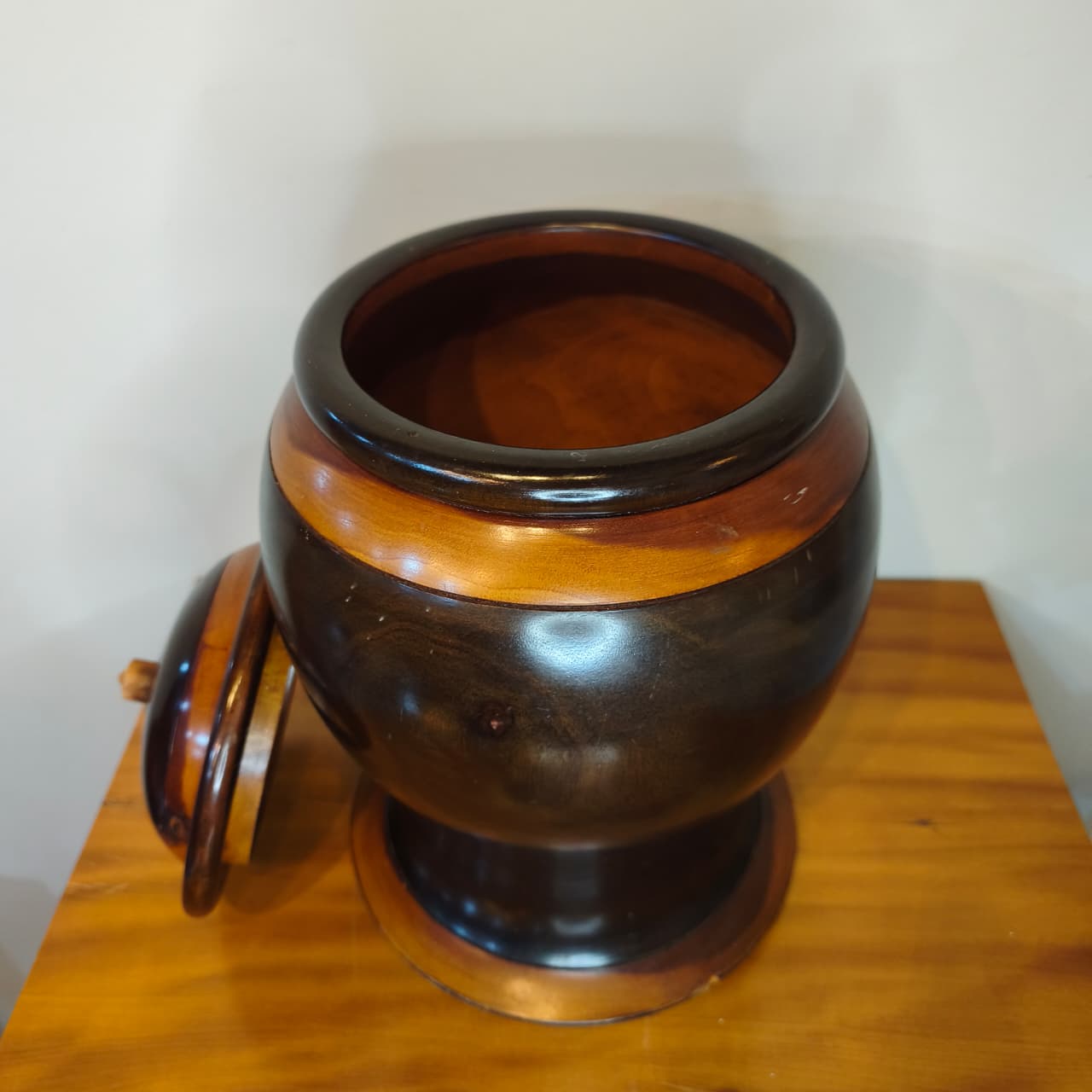 Pote Decorativo em Madeira Torneada com Tampa