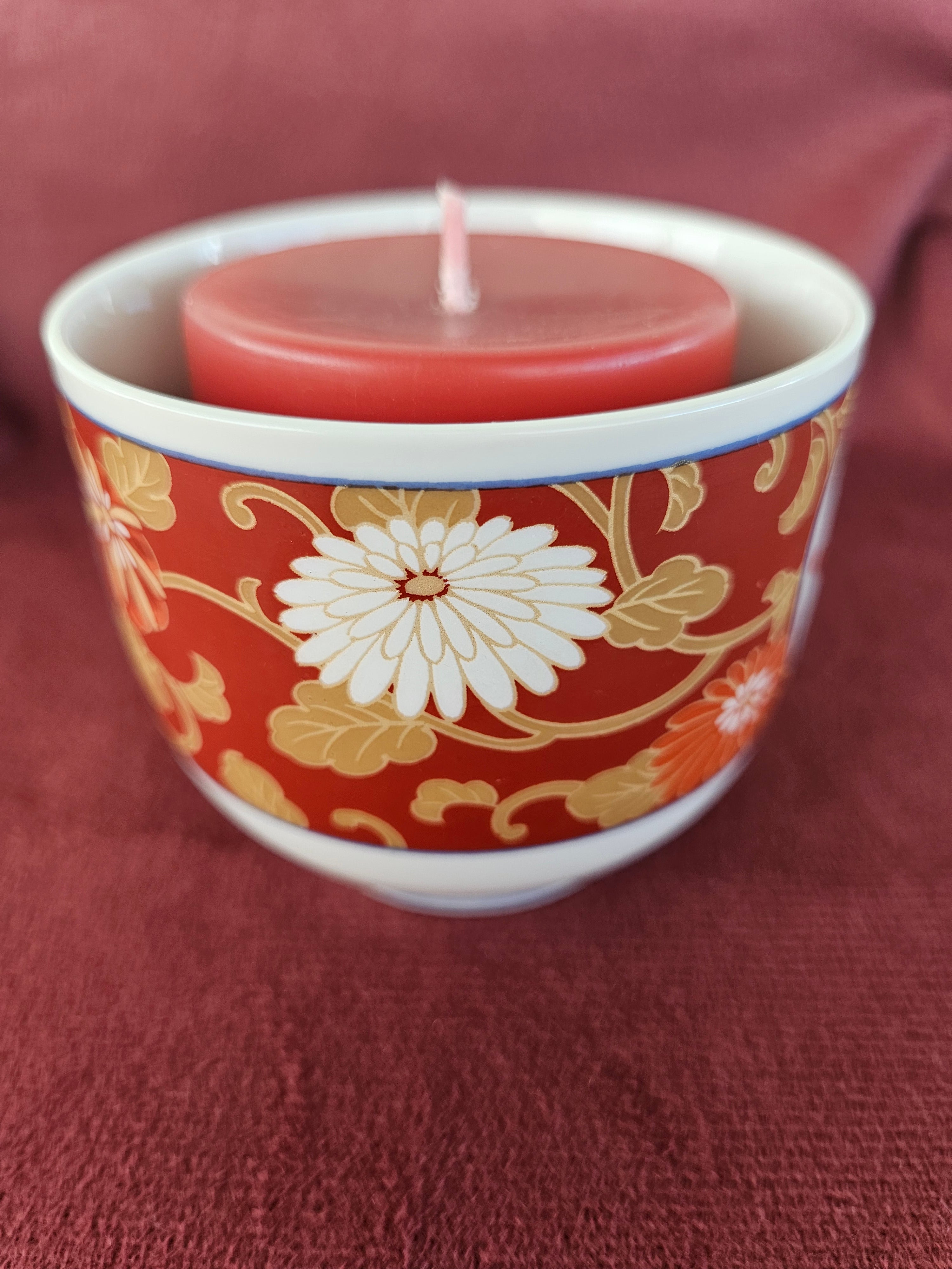 Castiçal Porcelana Japonesa Arita Yaki + Vela Vermelha Decorativa