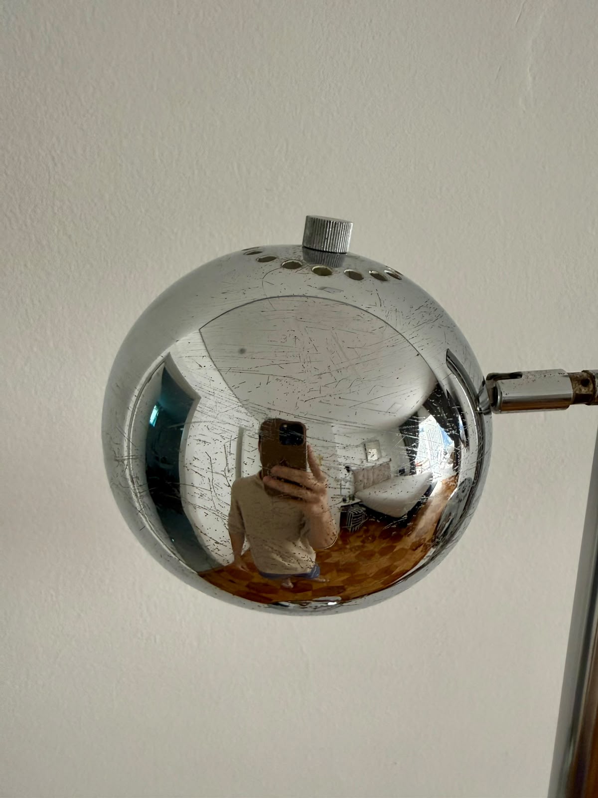 Luminária de piso cromada anos 80 "Bolinha"