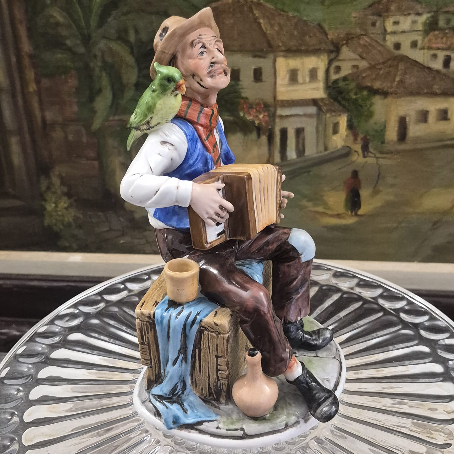 Maravilhosa escultura em biscuit italiano Capodimonte, chamada “O Sanfoneiro e o Papagaio” do italiano Fisarmonicista. Muito rara!
