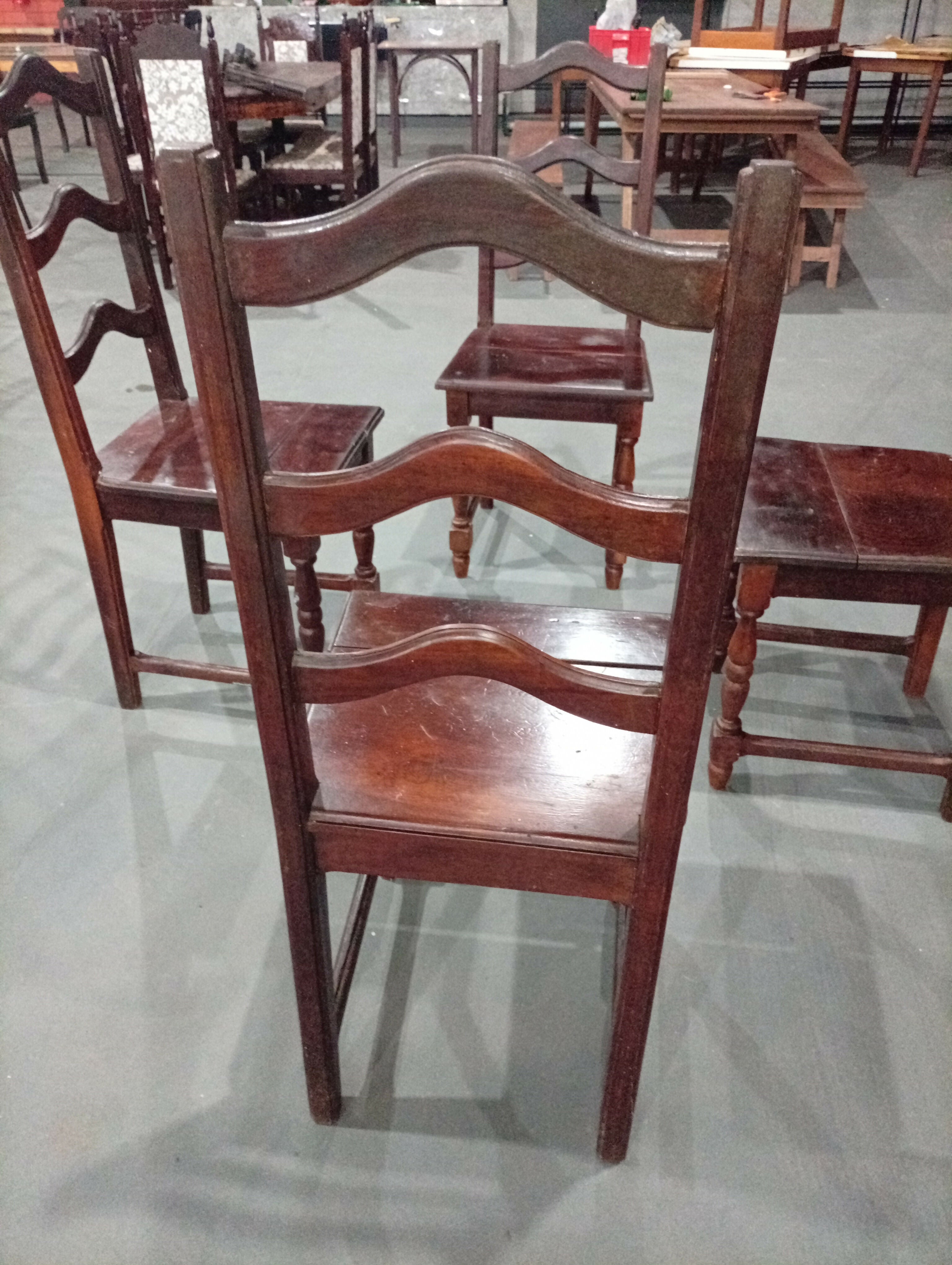 Cadeiras antigas em imbuia maciça RELÍQUIAS