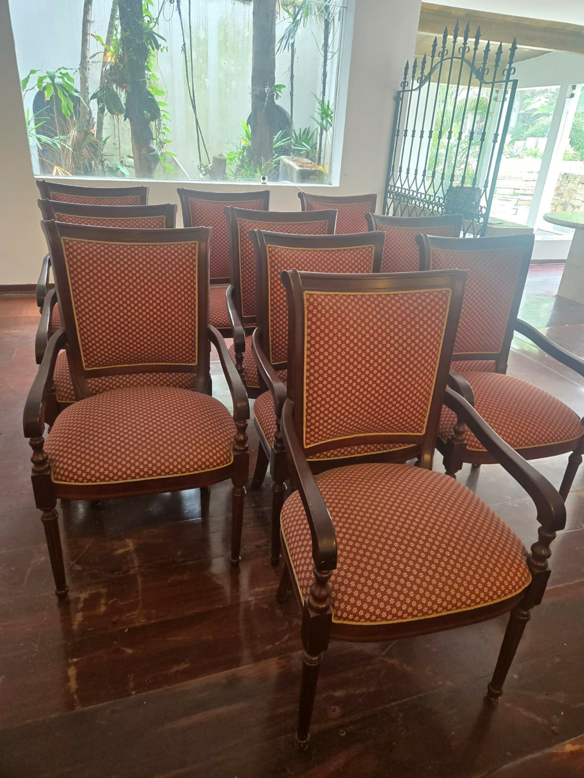 Conjunto de 10 cadeiras de jantar clássicas estofadas (madeira maciça) – anos 1990