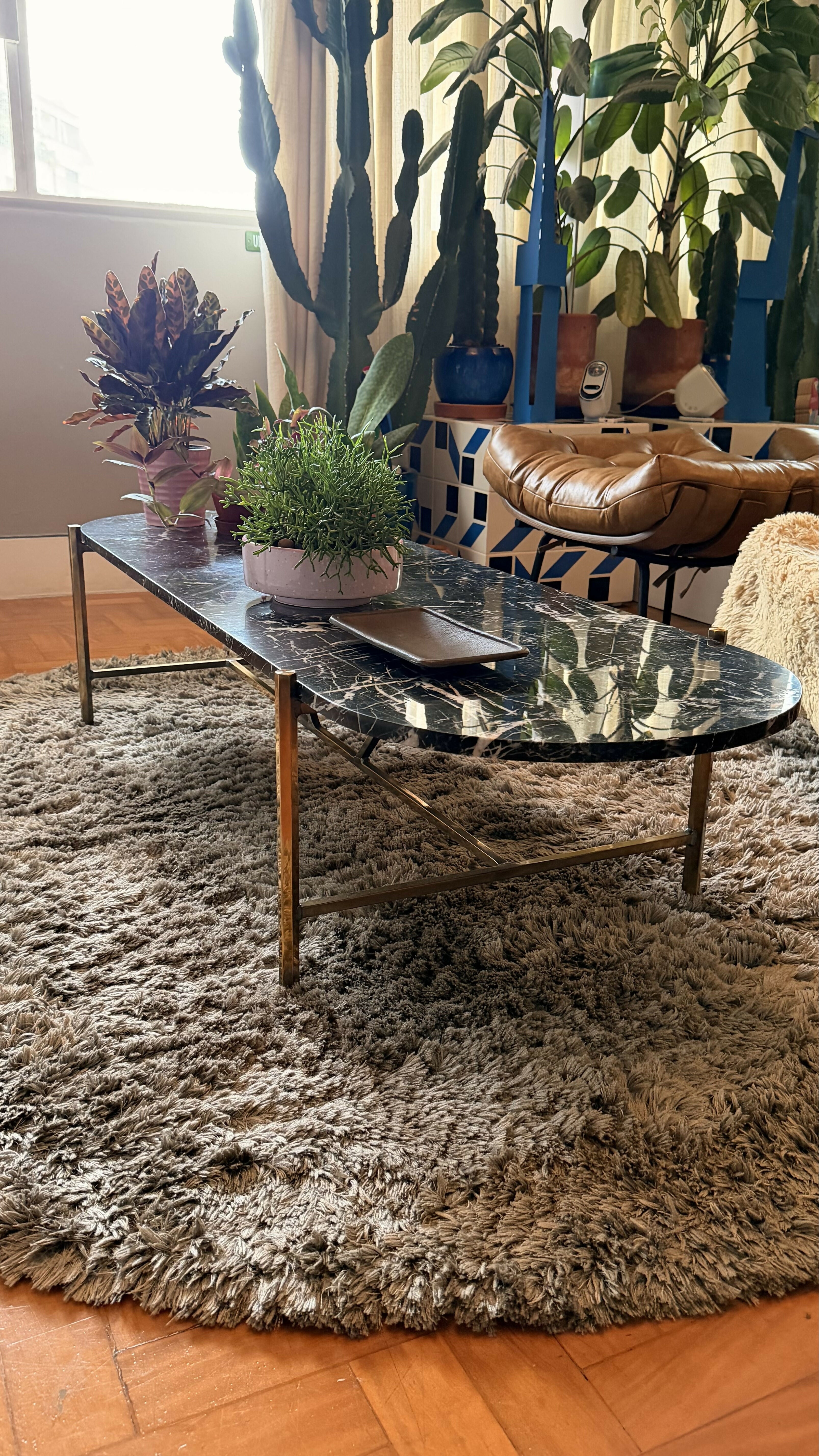 Mesa de Centro "OBI" – Felipe Protti para Prototype com tampo em mármore Nero