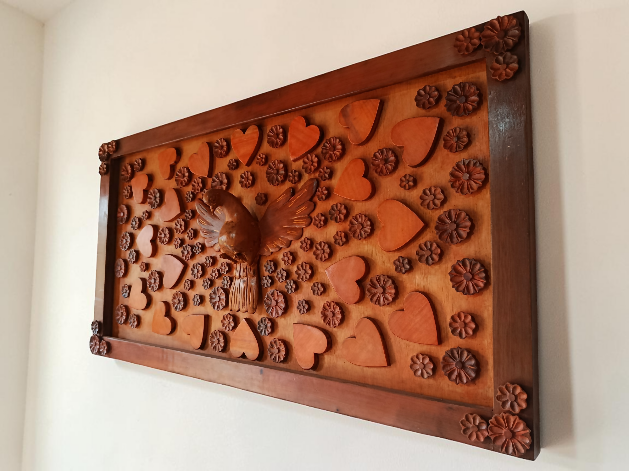Quadro Artesanal Divino Espirito Santo em madeira