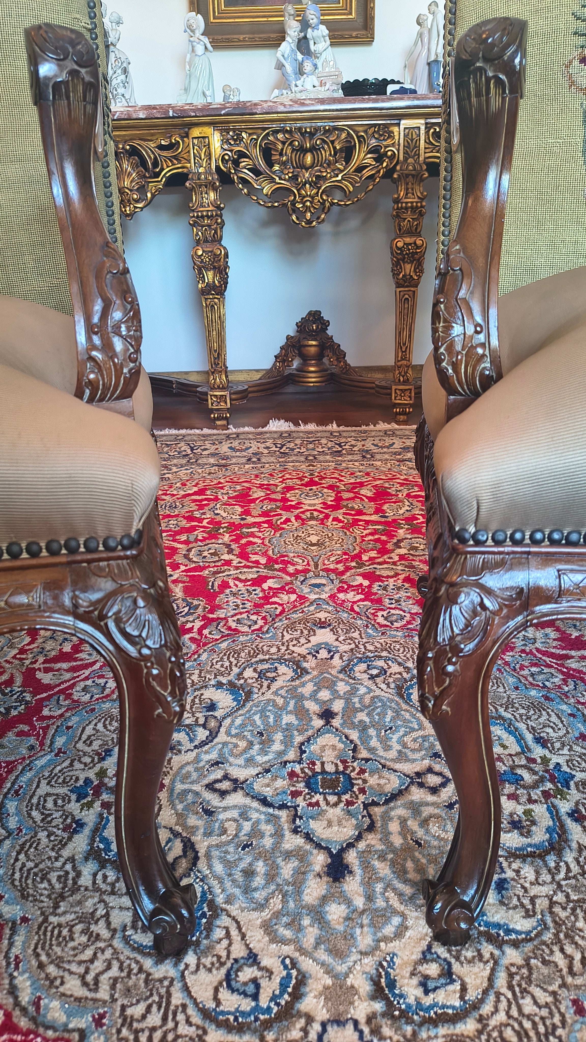 Par de Poltronas Regency em Imbuia entalhada