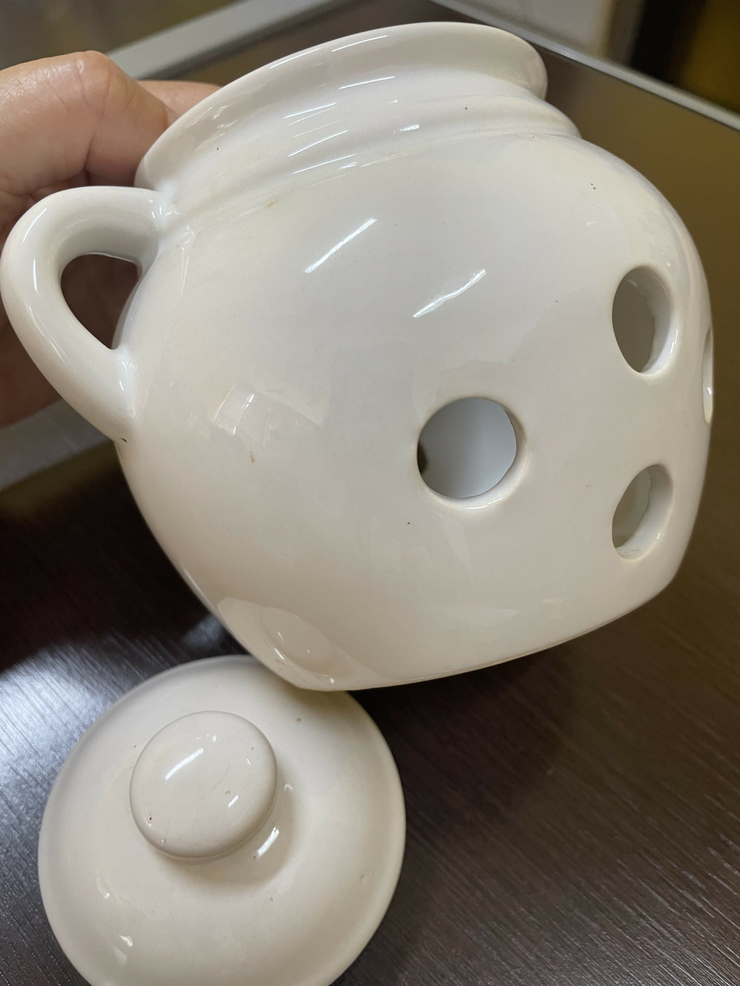 Pote em louça branca Mushroom