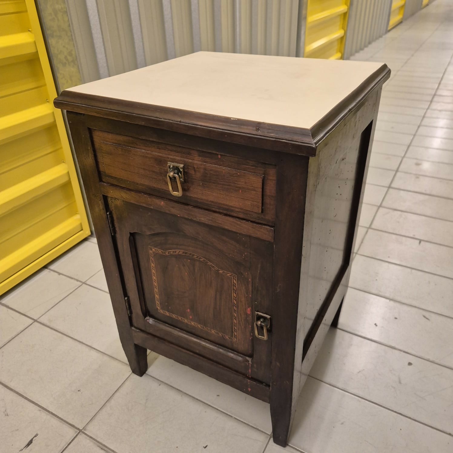 Mesinha decorativa com Marchetaria