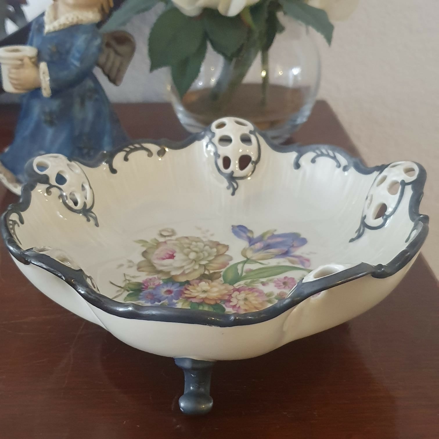 Maravilhoso centro de mesa antigo em porcelana alemã Rosenthal, modelo Molière.