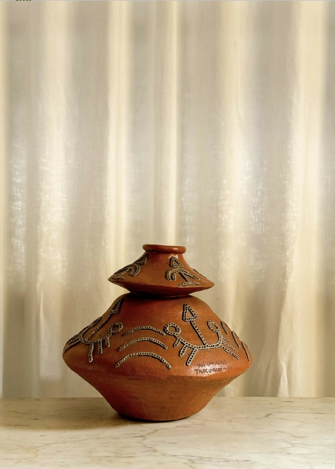 Vaso em cerâmica inspirado na cultura pré colombiana , Val Andrade