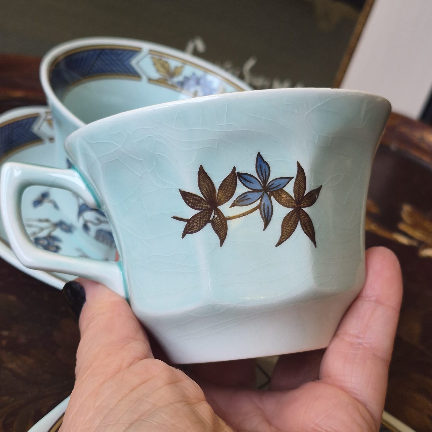 Par de xícaras lindas em faiança ironstone vintage inglesa Adams (grupo Wedgwood). Linha Calyx Ware com o famoso padrão Ming Toi