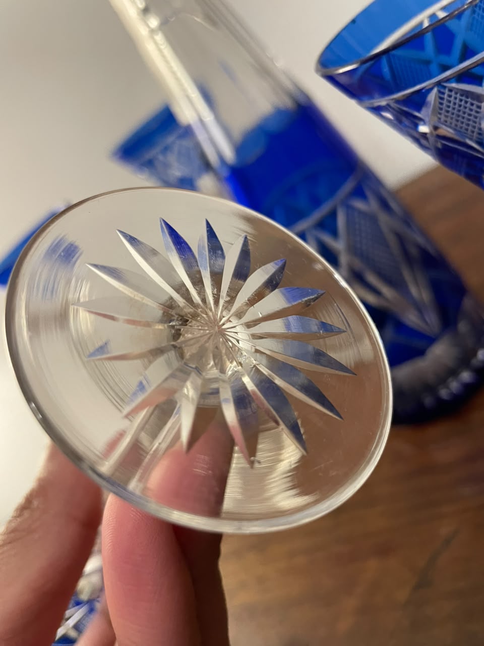 Serviço de cristal francês azul para licor: Garrafa e 5 cálices
