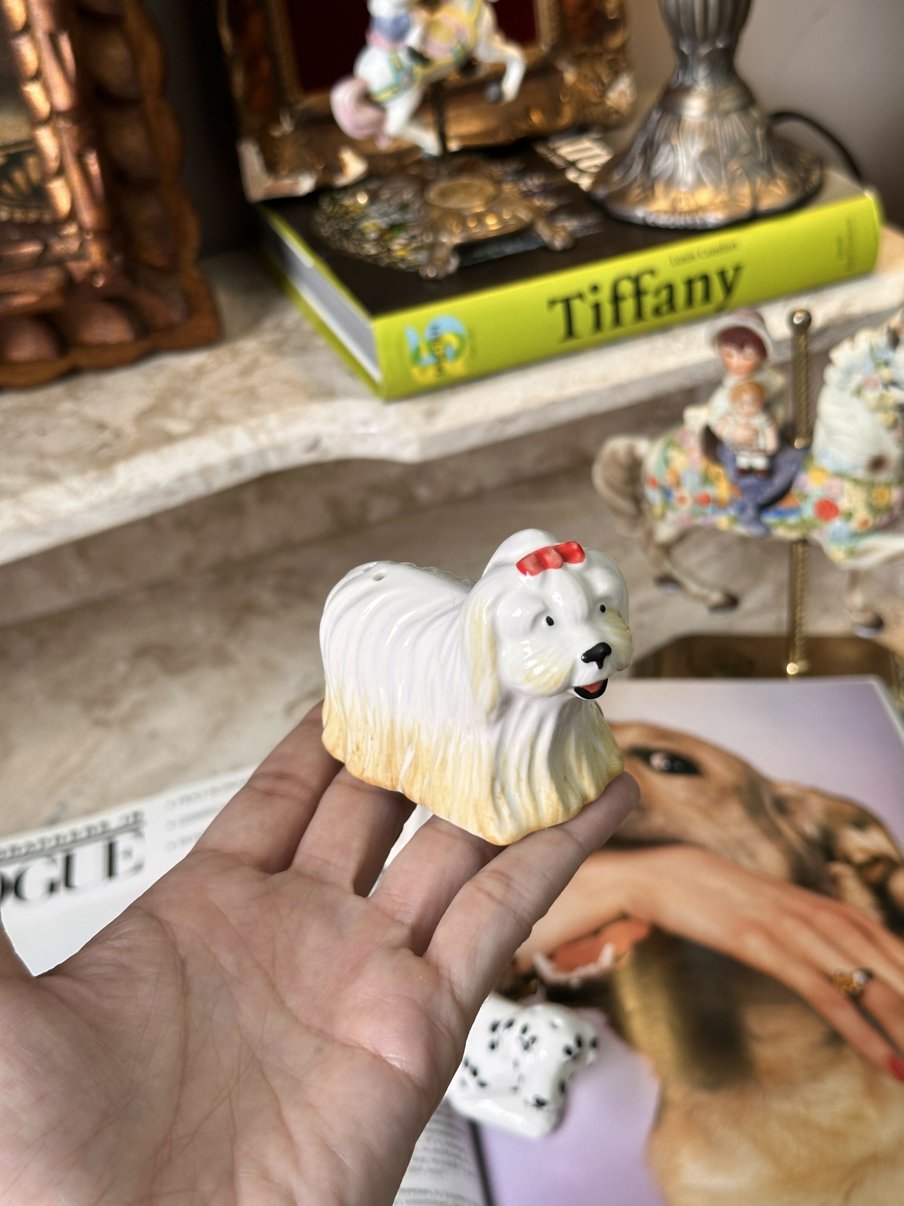 saleiros e pimenteiros de cães em porcelana vintage , que literalmente mais parecem bibelôs ! Valor unitário - de cada peça