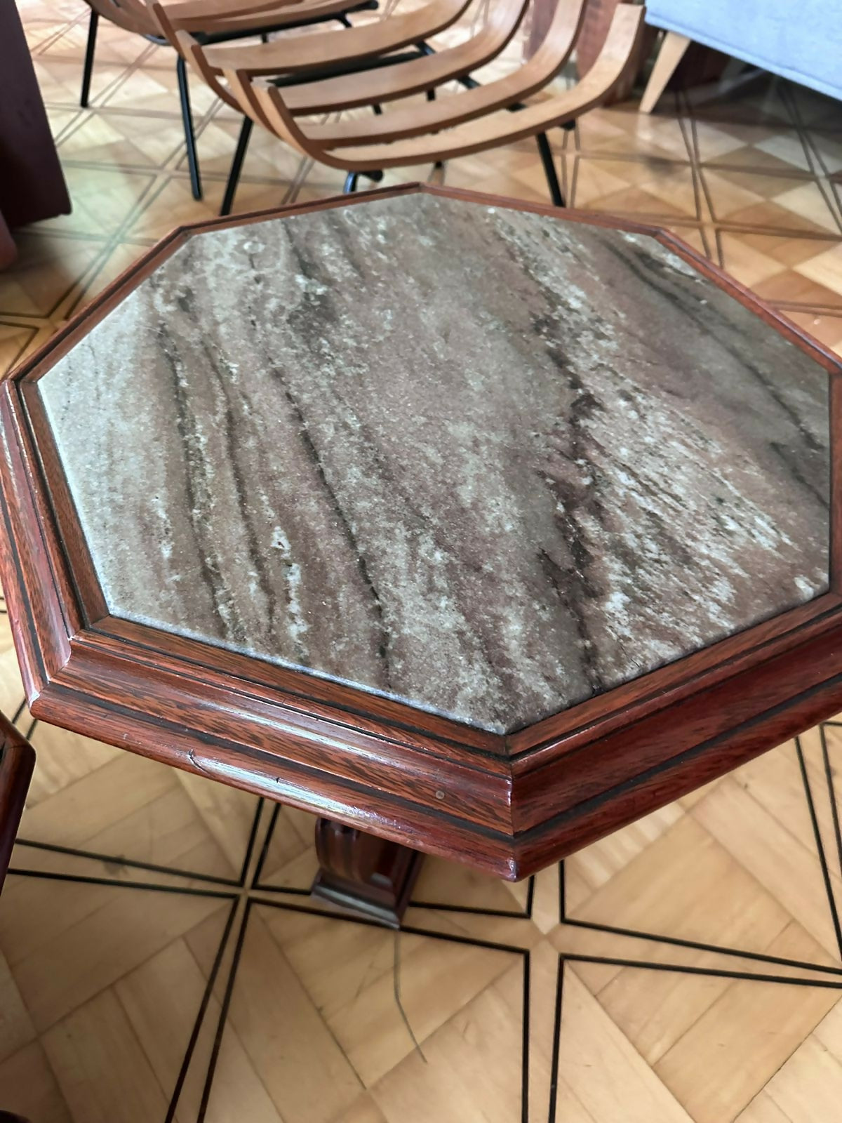 Mesa de centro e mesinha lateral com mármore