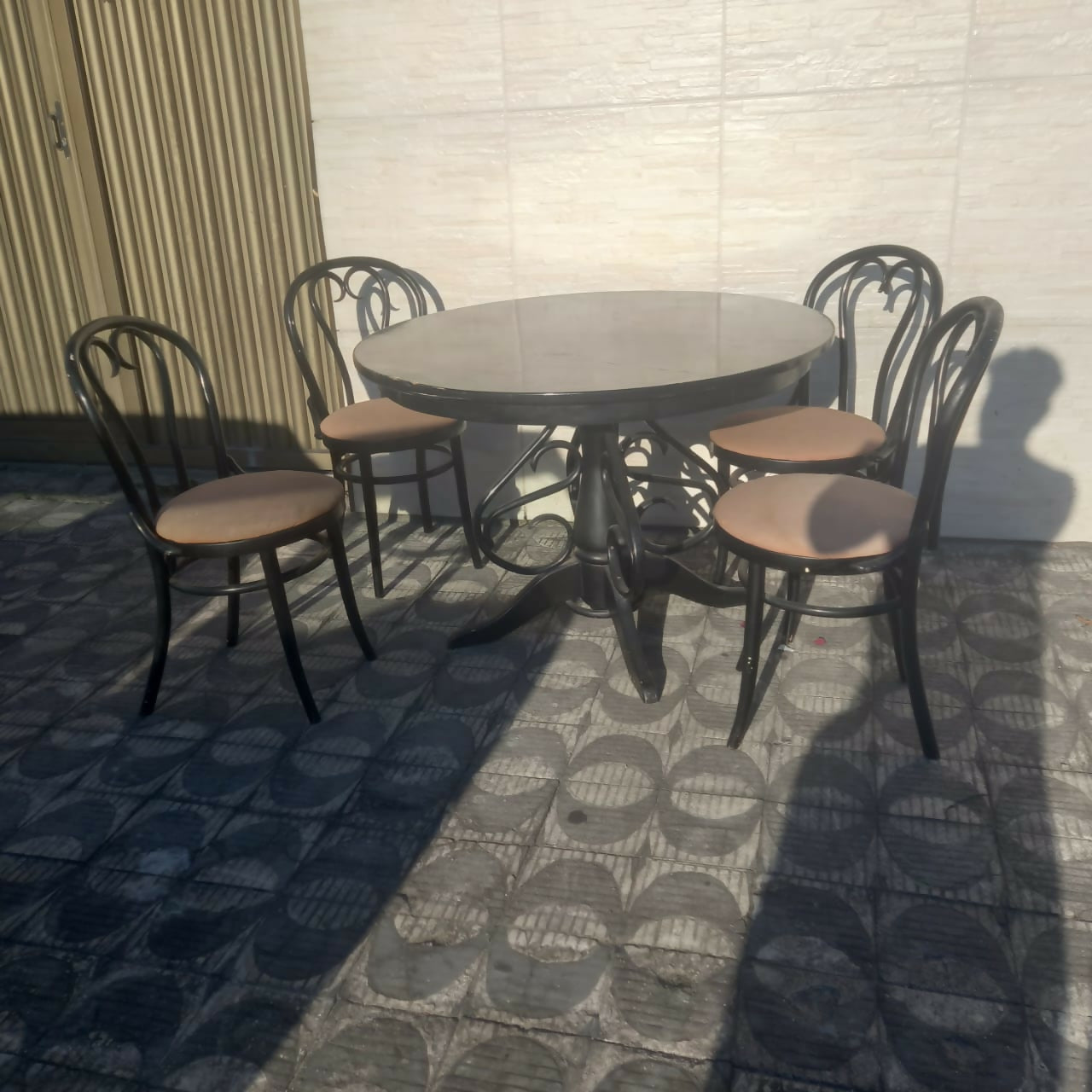 Jogo de mesa com 4 cadeiras Thonet