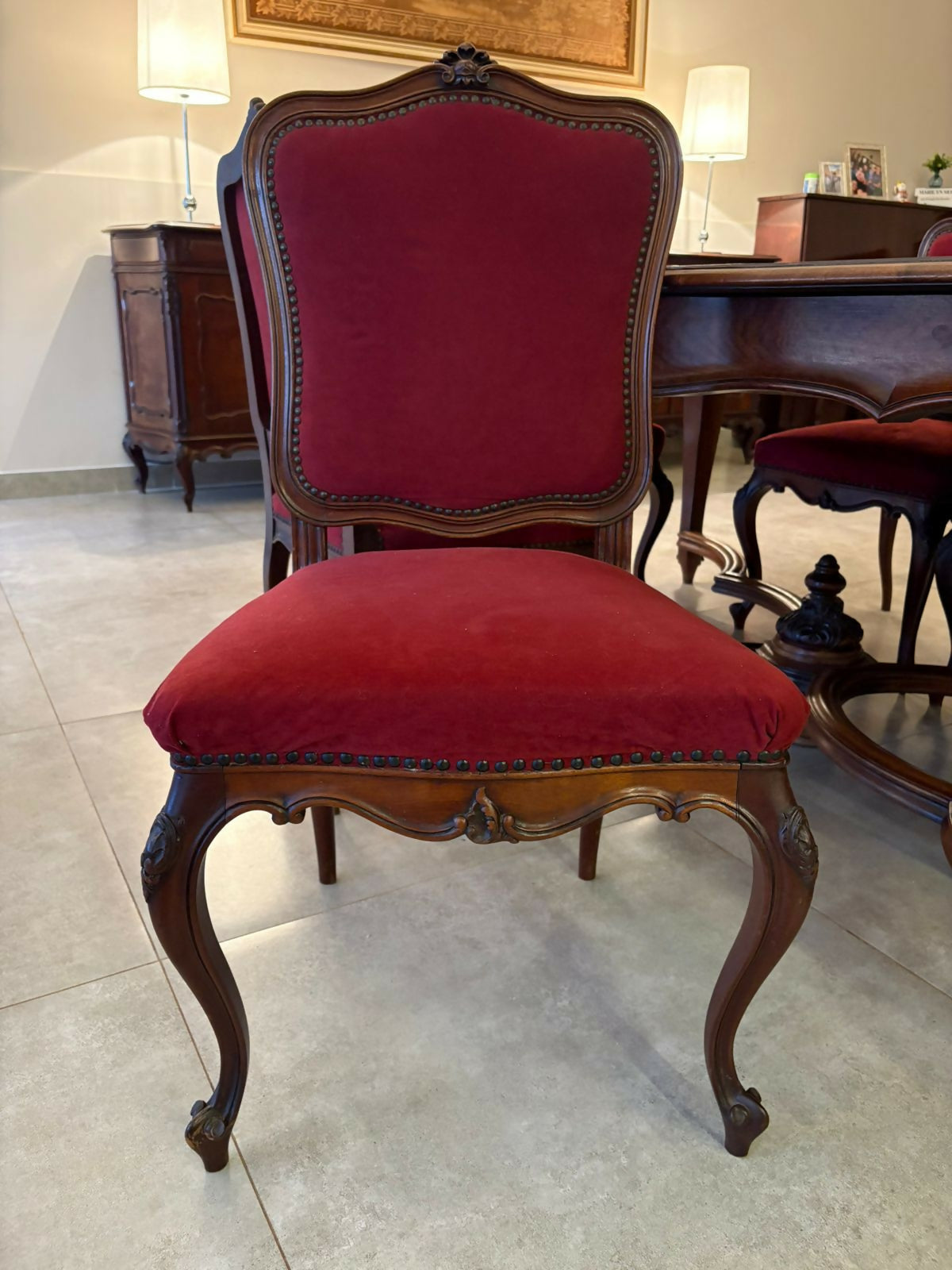 Jogo de Jantar Luiz XV - (Cristaleira + Buffet + mesa com 12 cadeiras)