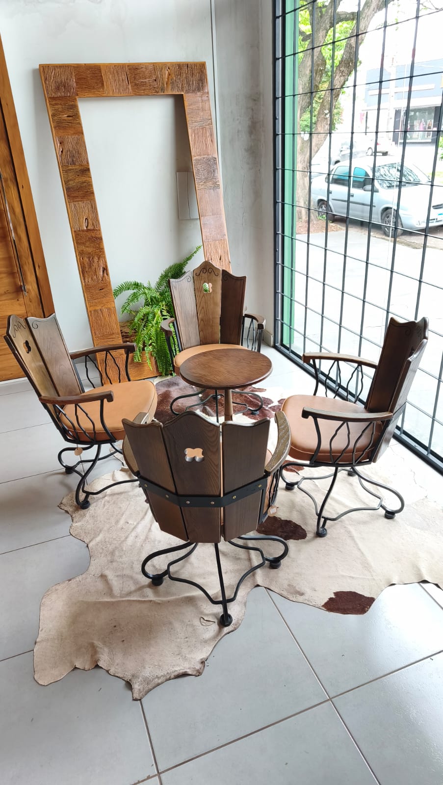 Conjunto de Mesa Redonda com 4 Poltronas – Madeira e Metal