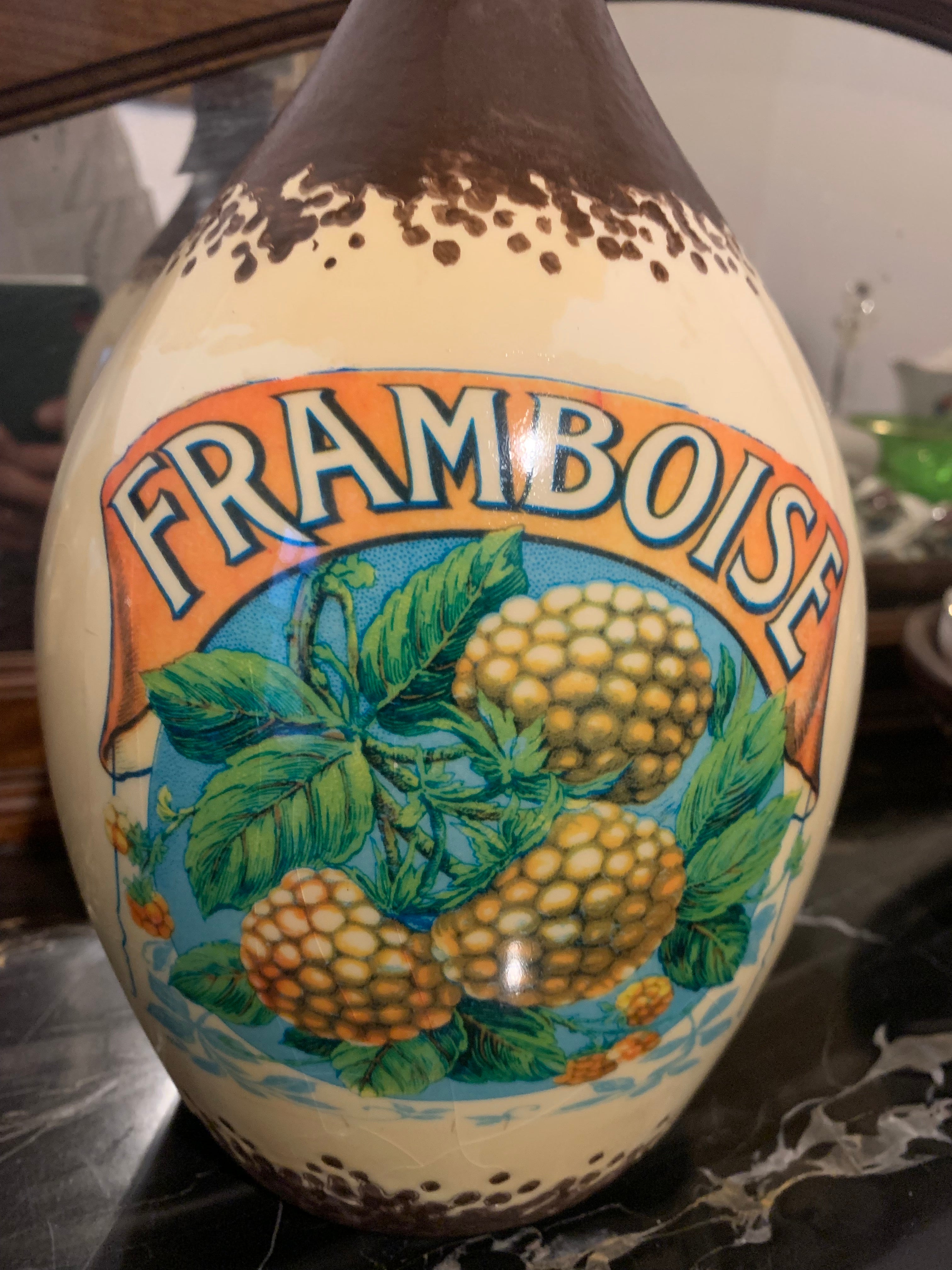 Vaso decorativo em faiança da famosa marca Collezione Vacheron Imperatriz
