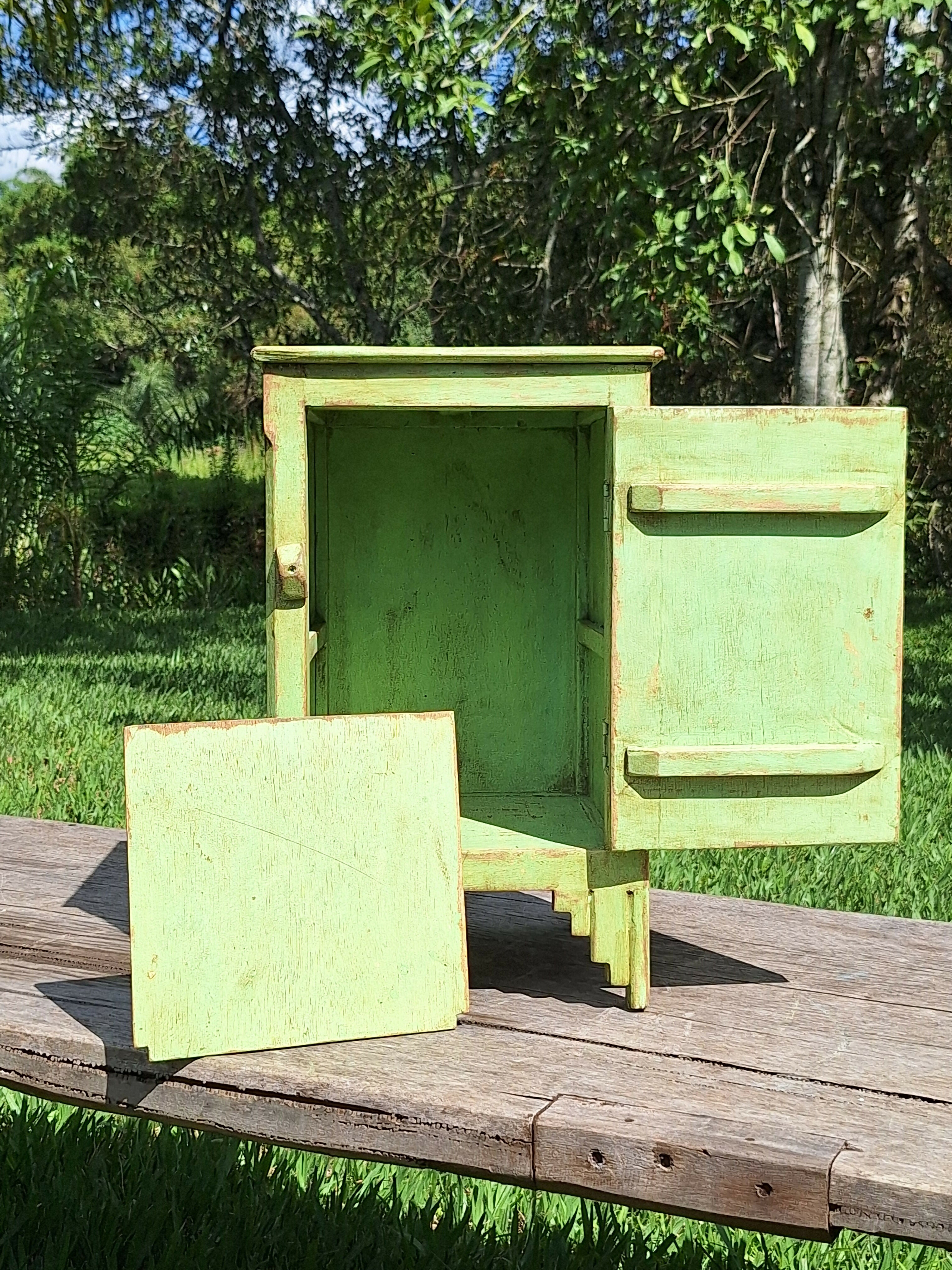 Mesinha de Cabeceira / Armarinho Tinta Gasta Verde Água Madeira Maciça Garimpo Mineiro