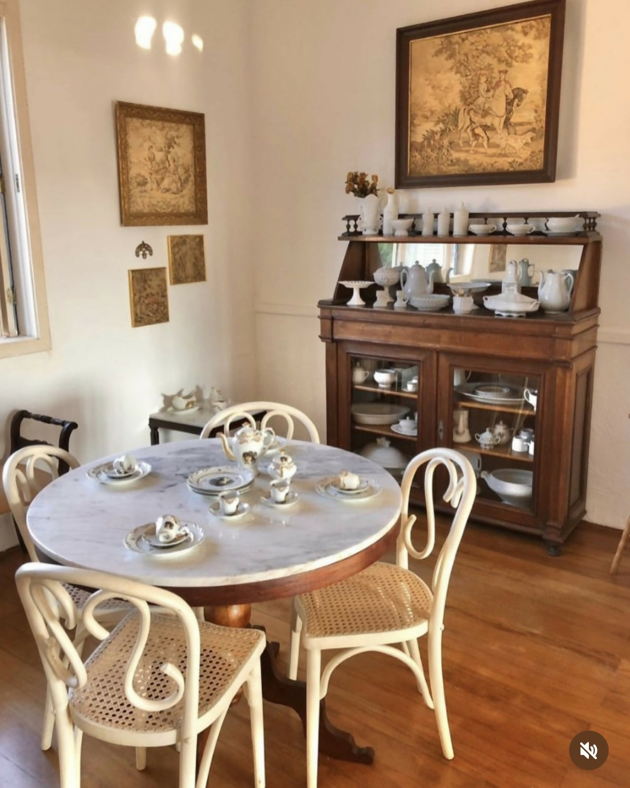 Cadeira Thonet com madeira em branco e assento em palhinha