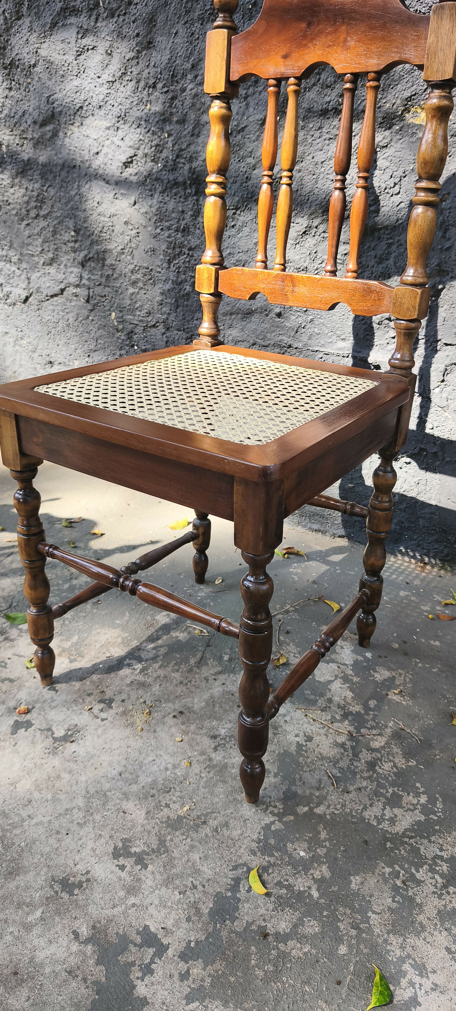 Jogo de cadeiras coloniais com palhinha