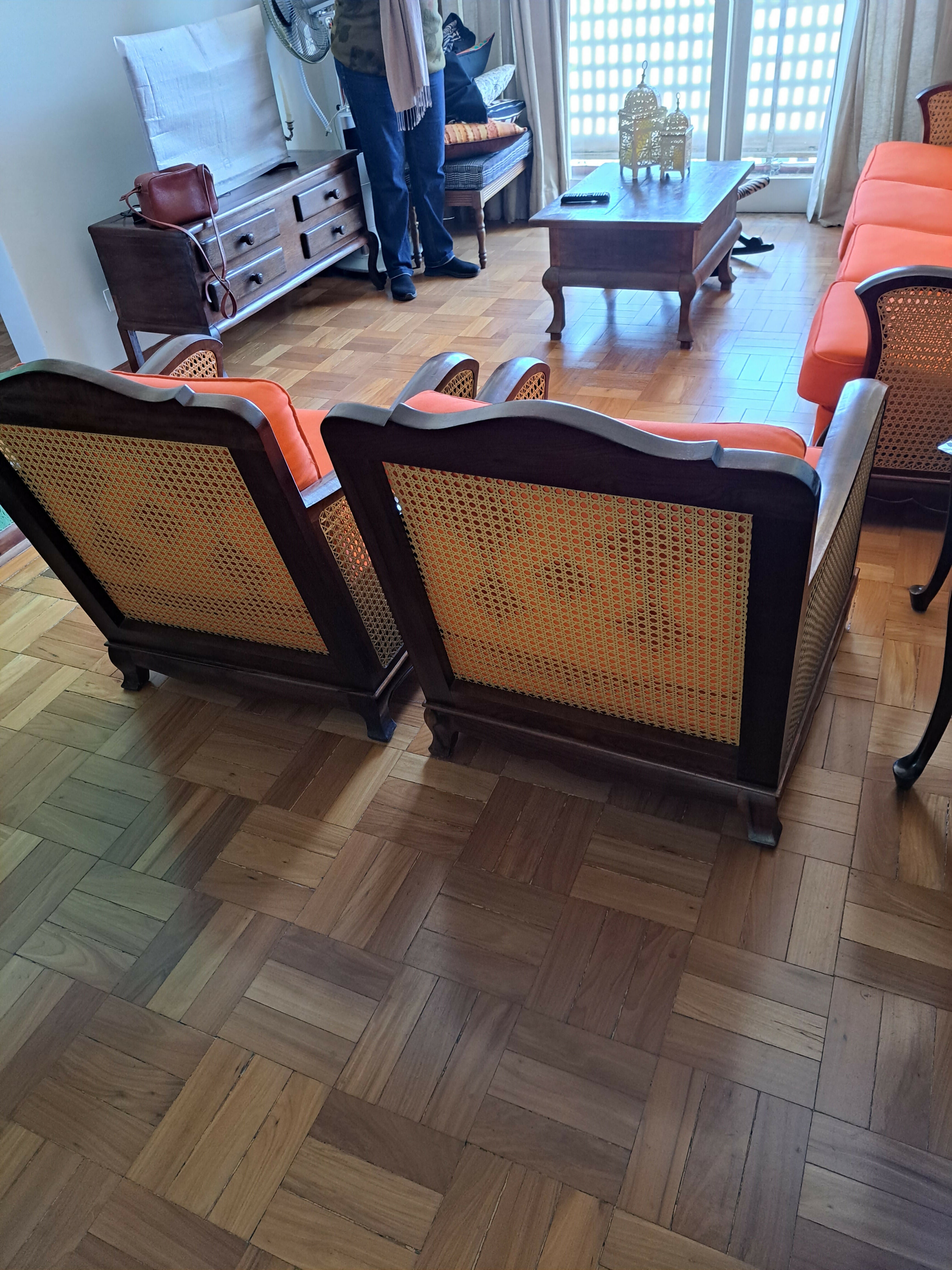 Antigo Conjunto de Sofá e Poltronas em Madeira e Palhinha Indiana