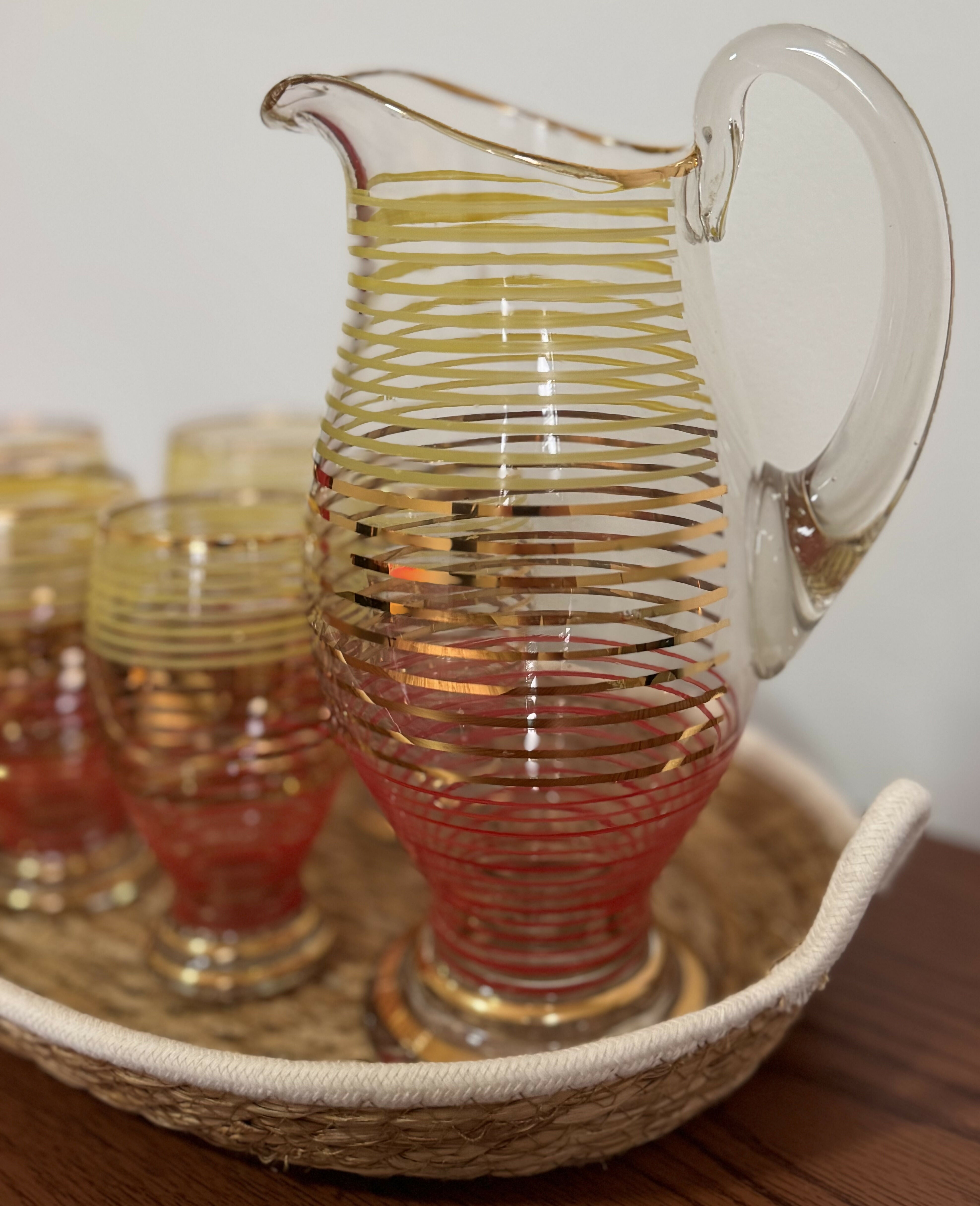 Conjunto antigo de jarra com 05 copos de vidro