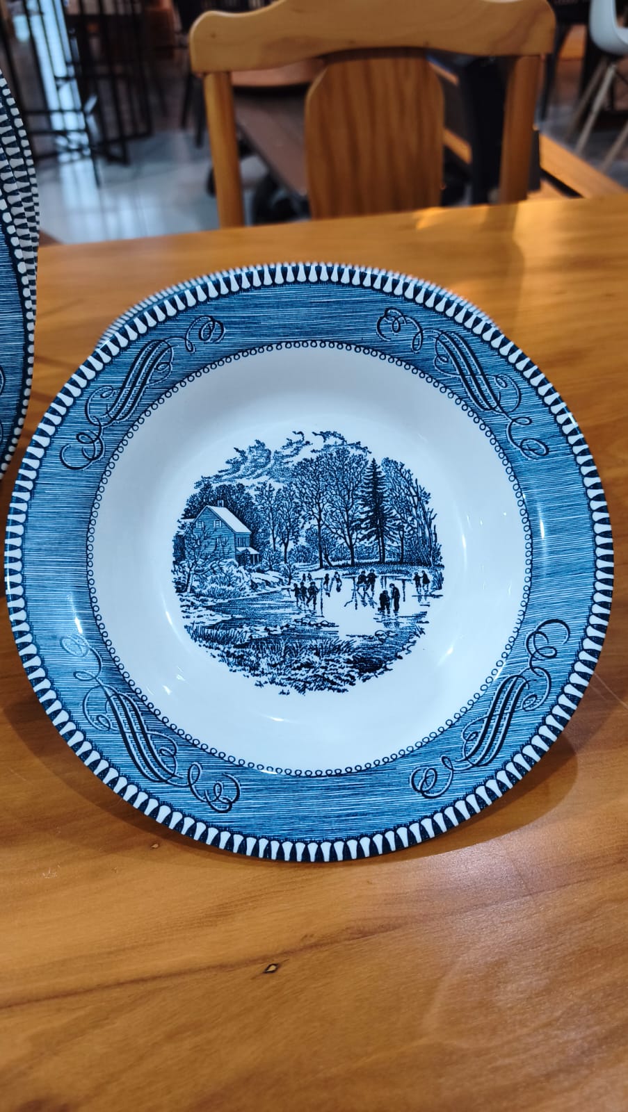Conjunto De Louças Americanas Currier &amp; Ives em azul – Royal China | 10 Peças
