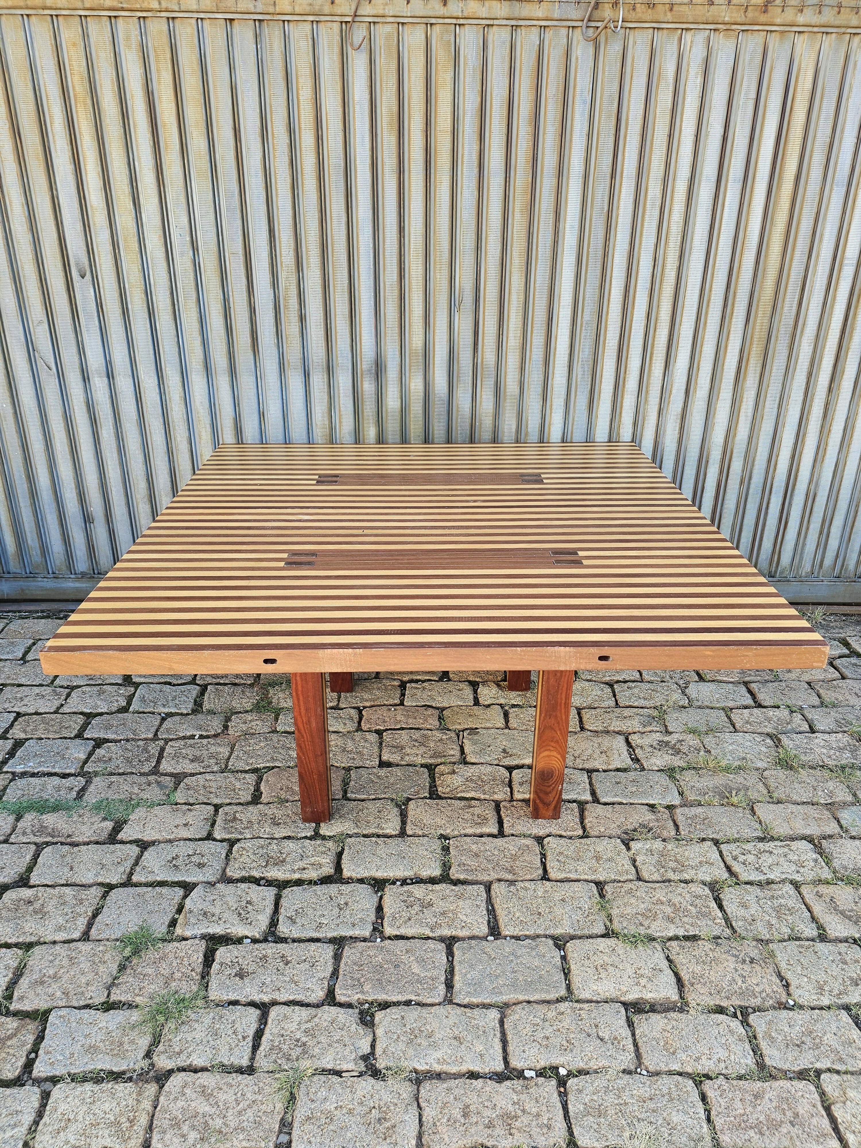 Escultural Mesa de Jantar de Mauricio Azeredo