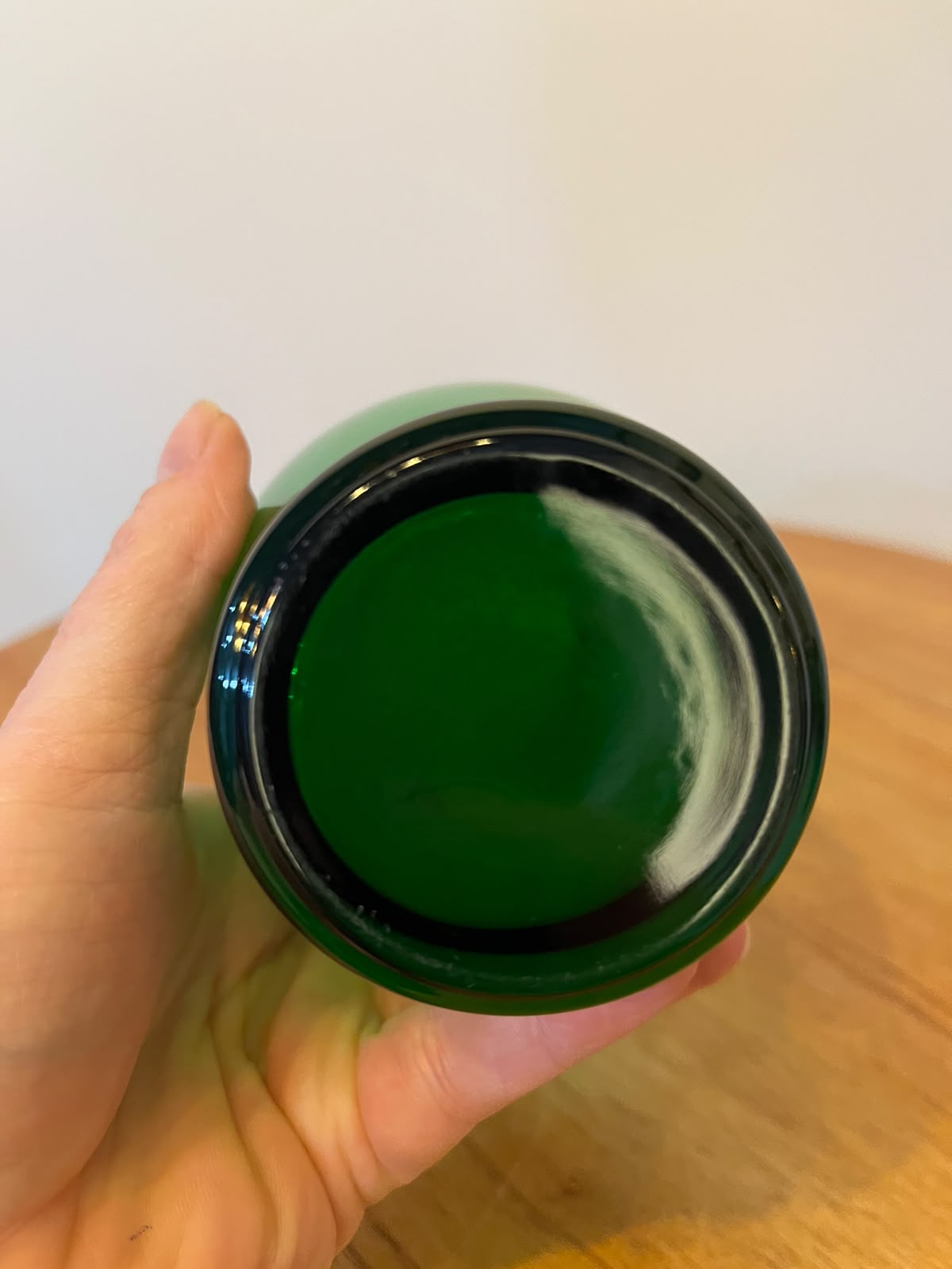 Vaso decorativo em vidro verde esmeralda – 16,5 cm