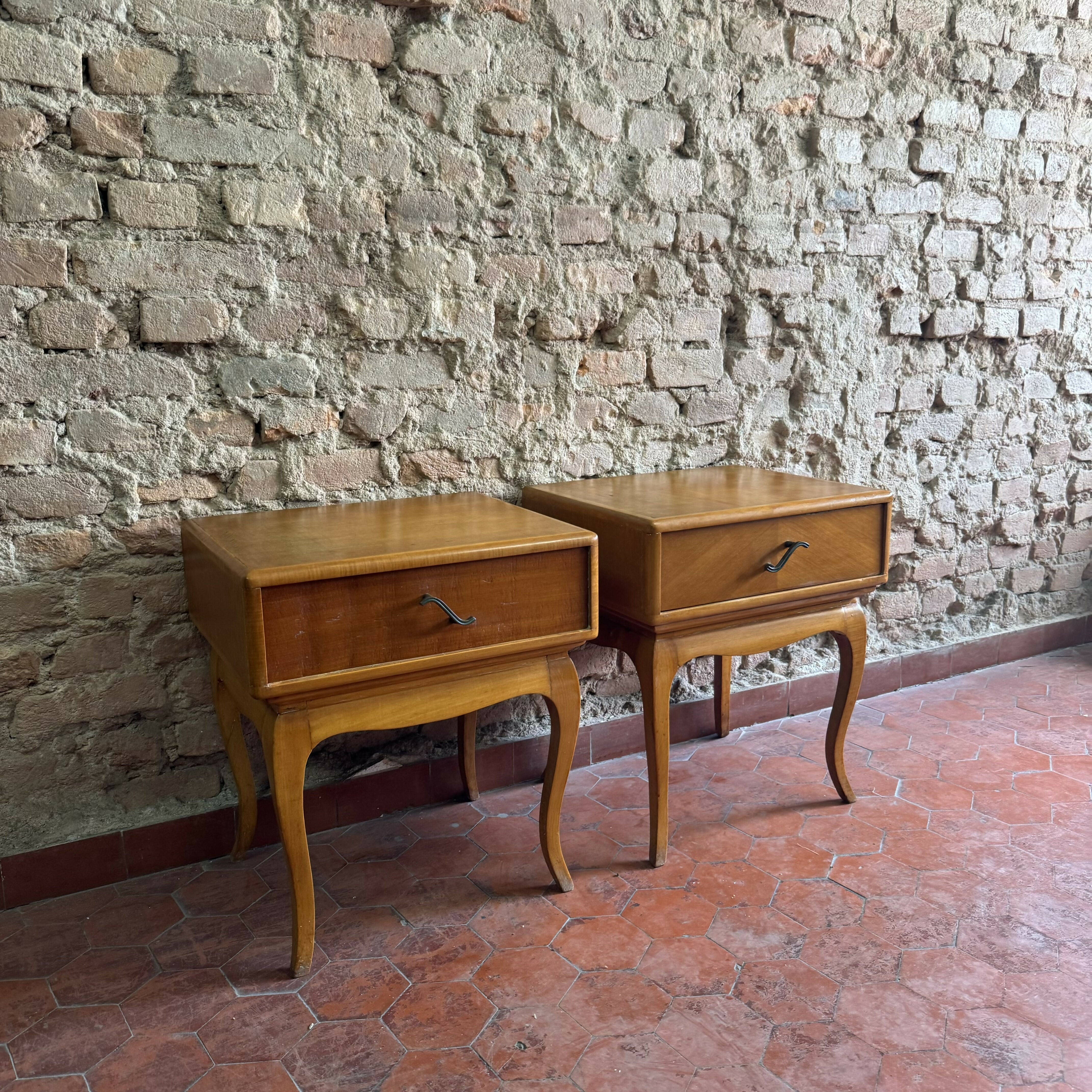 Mesa de cabeceira anos 50