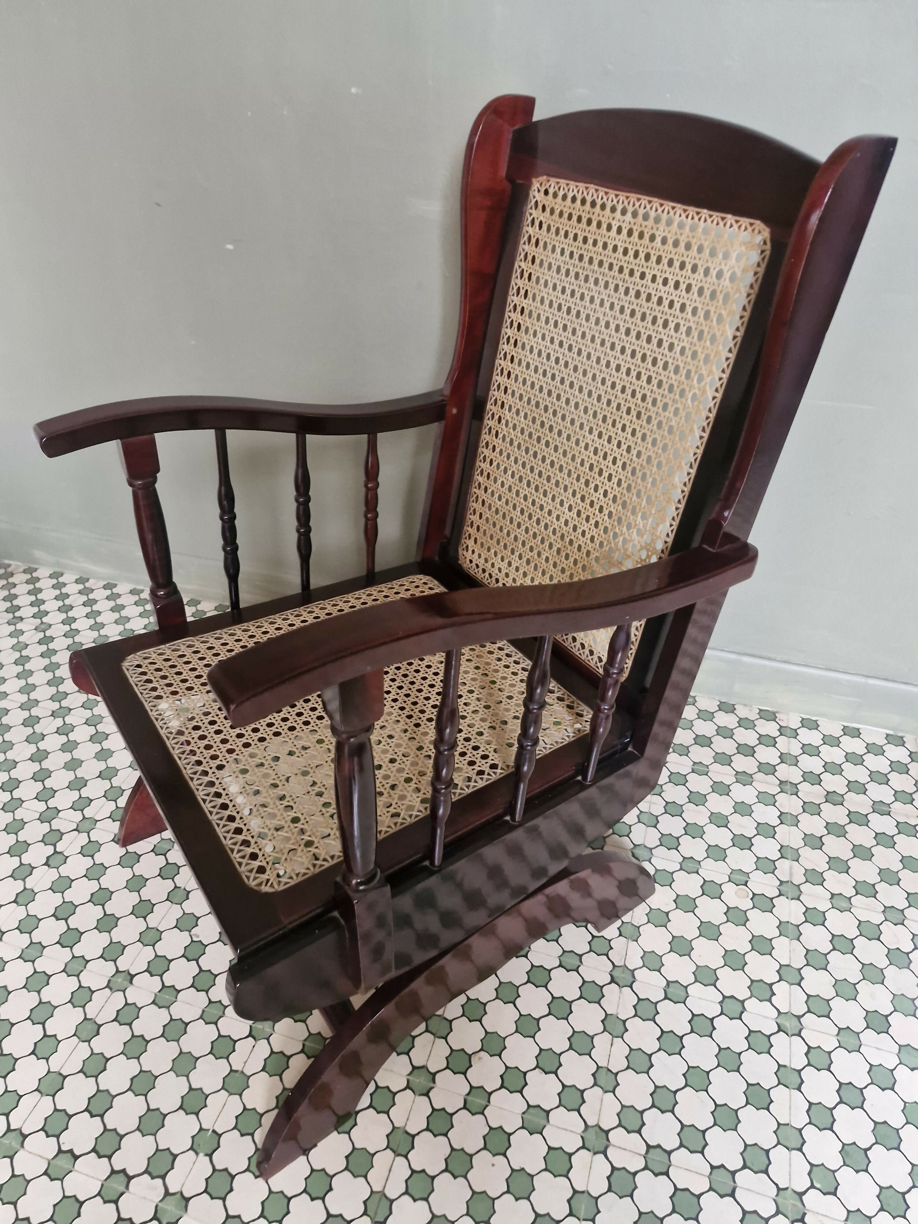 Cadeira de balanço Colonial. com palhinha