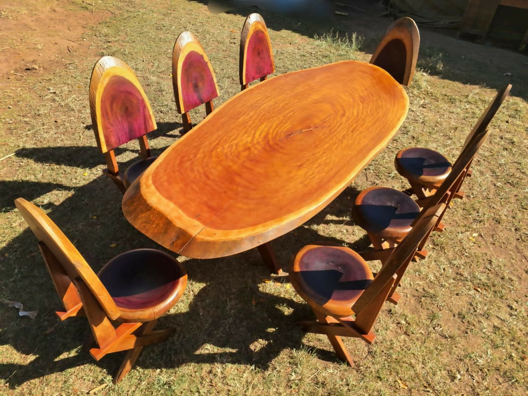 Mesa Artesanal 272cm com 8 Cadeiras Roxinho