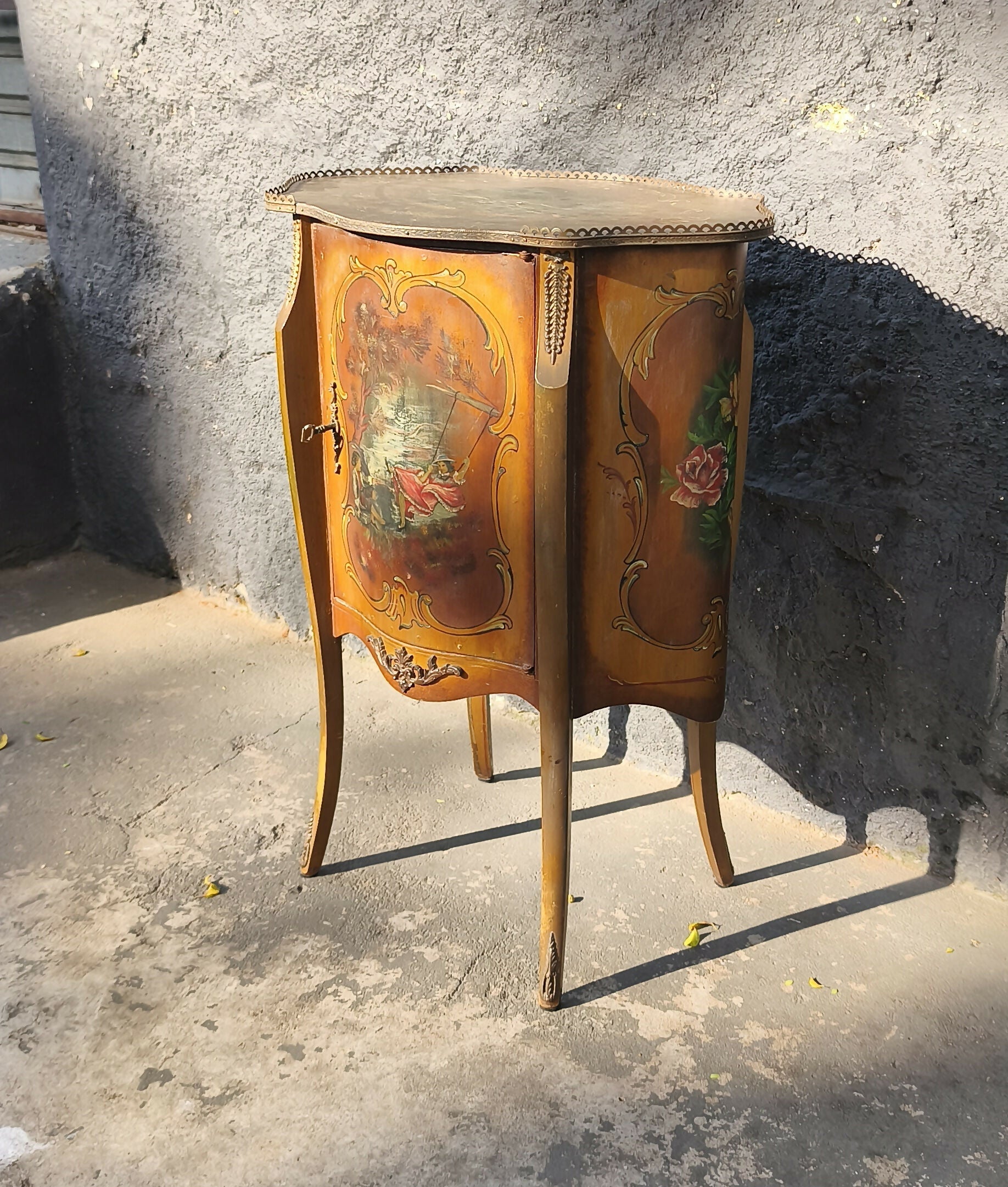 Belíssima Mesa Lateral original Francesa Século XIX, com pinturas feitas à mão