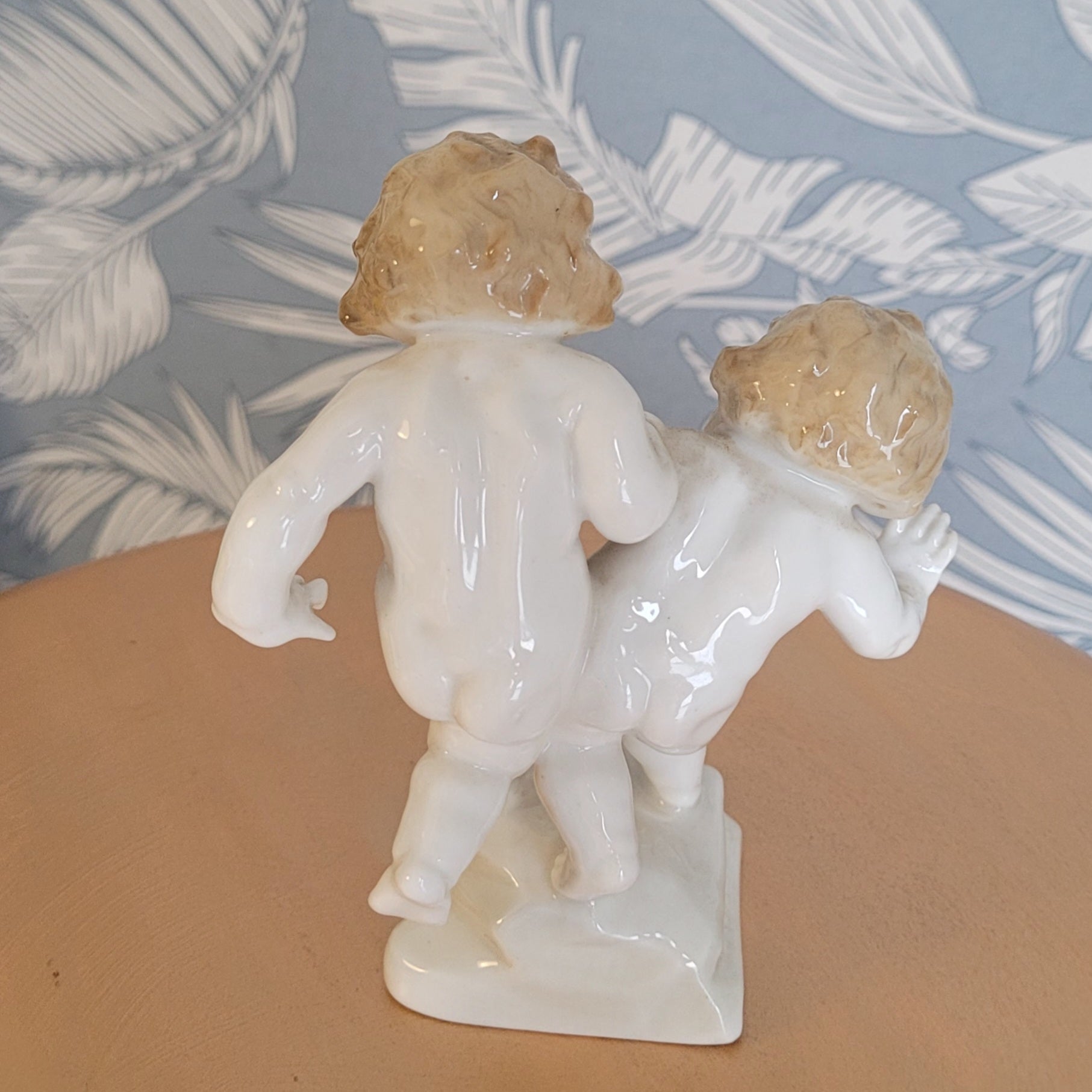 Rara Escultura em Porcelana Alemã Hutschenreuther Anos 30/40 – Assinada K. Tutter – Impecável