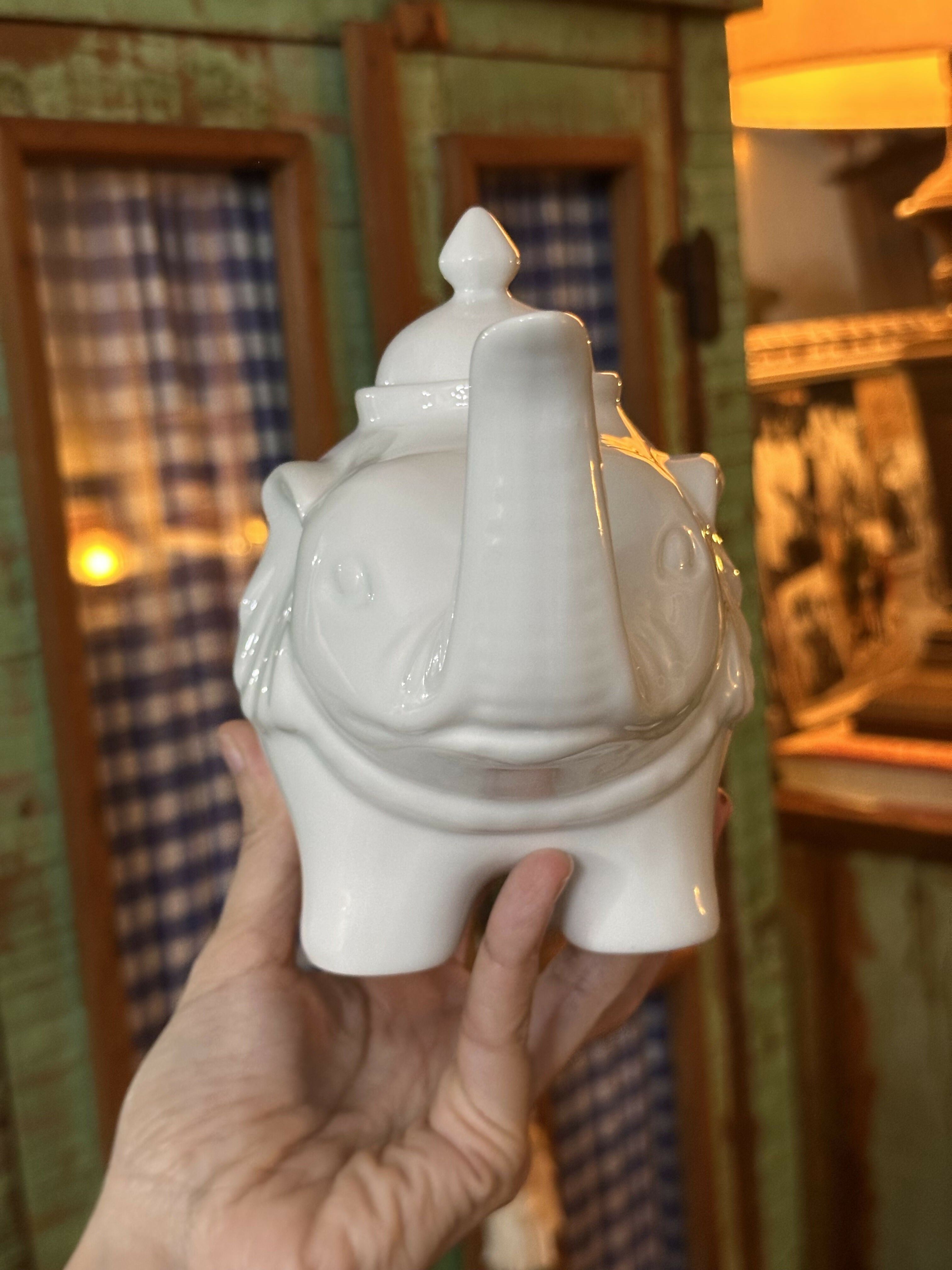 Bule lindeza de chá - com belo elefante em porcelana- Le Cordon Blue