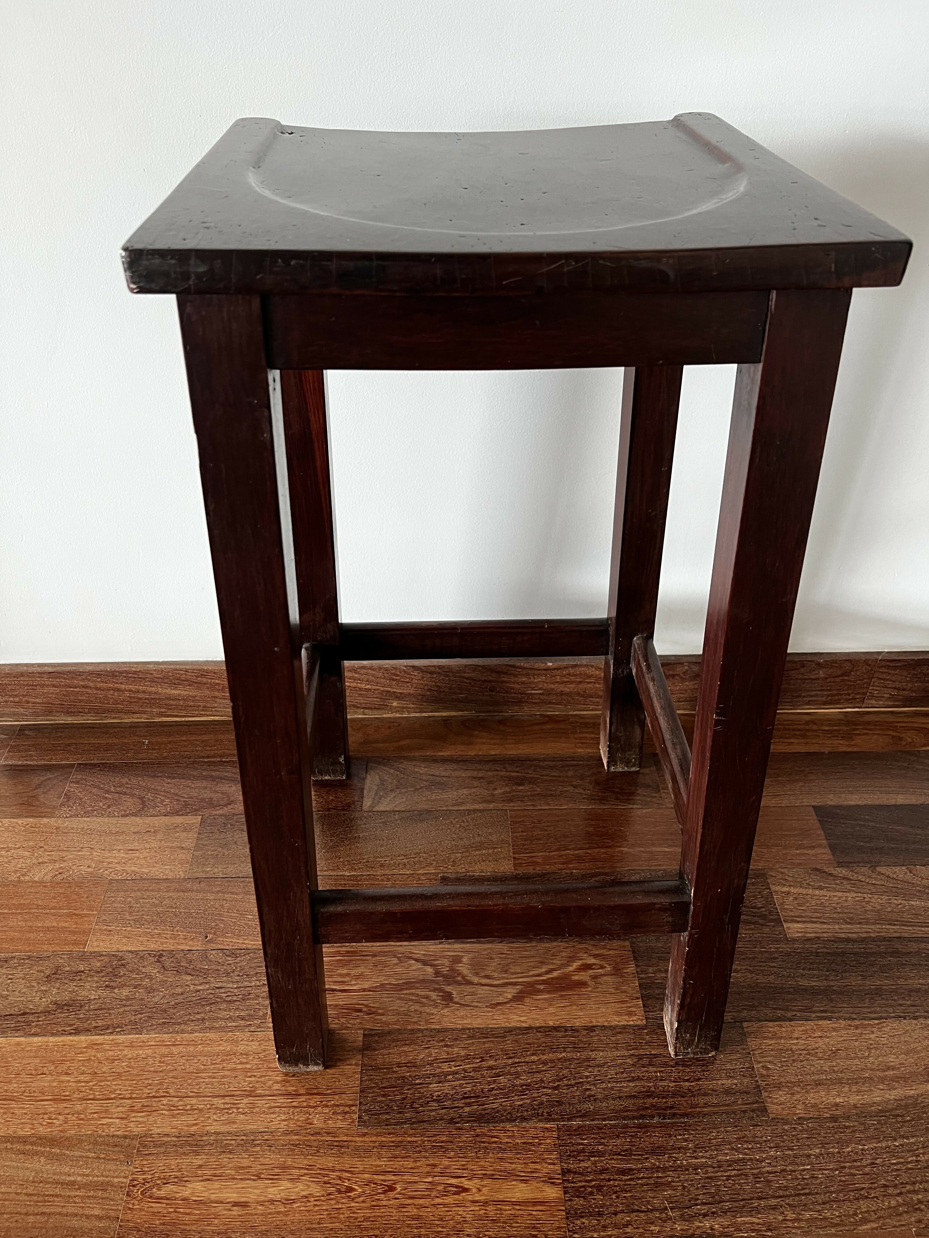 Banco Alto antigo de madeira Maciça